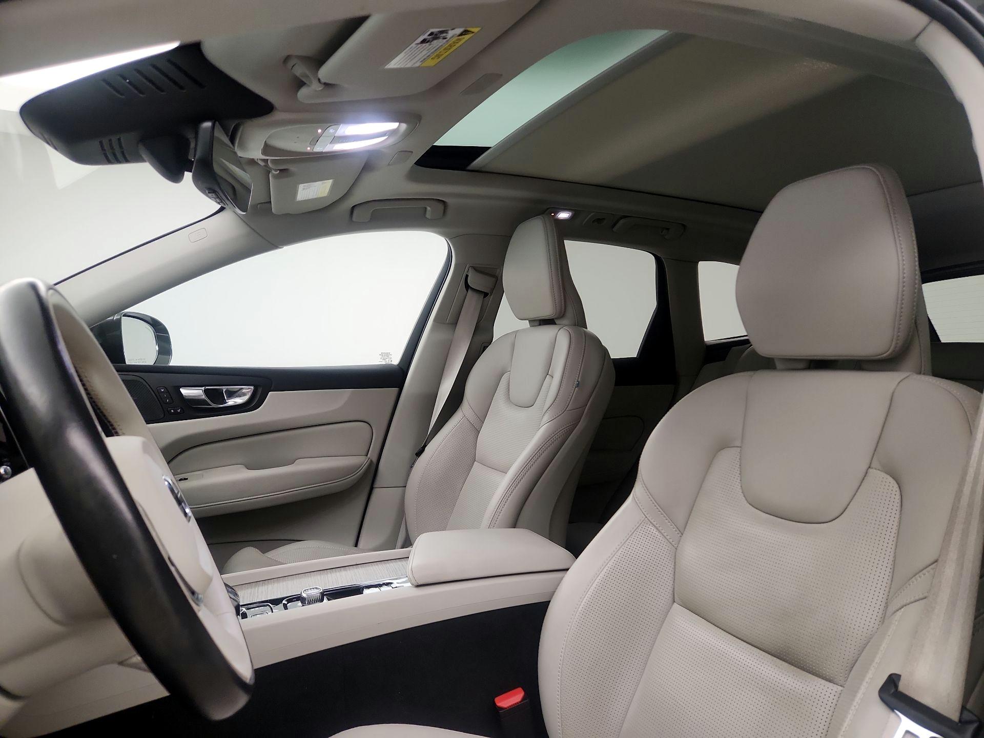 Thumbnail: 2022 Volvo XC60 - 20