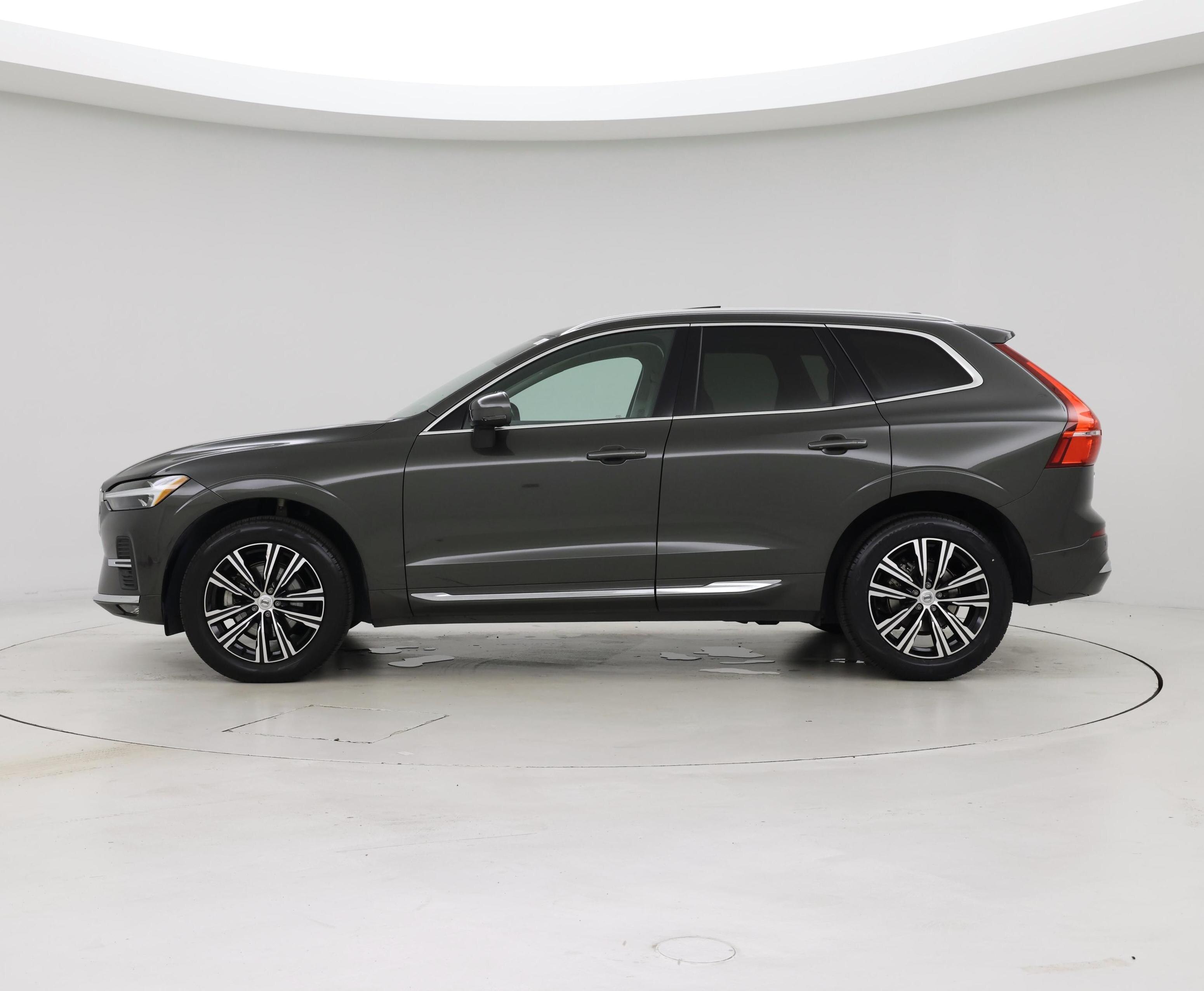 Thumbnail: 2022 Volvo XC60 - 3