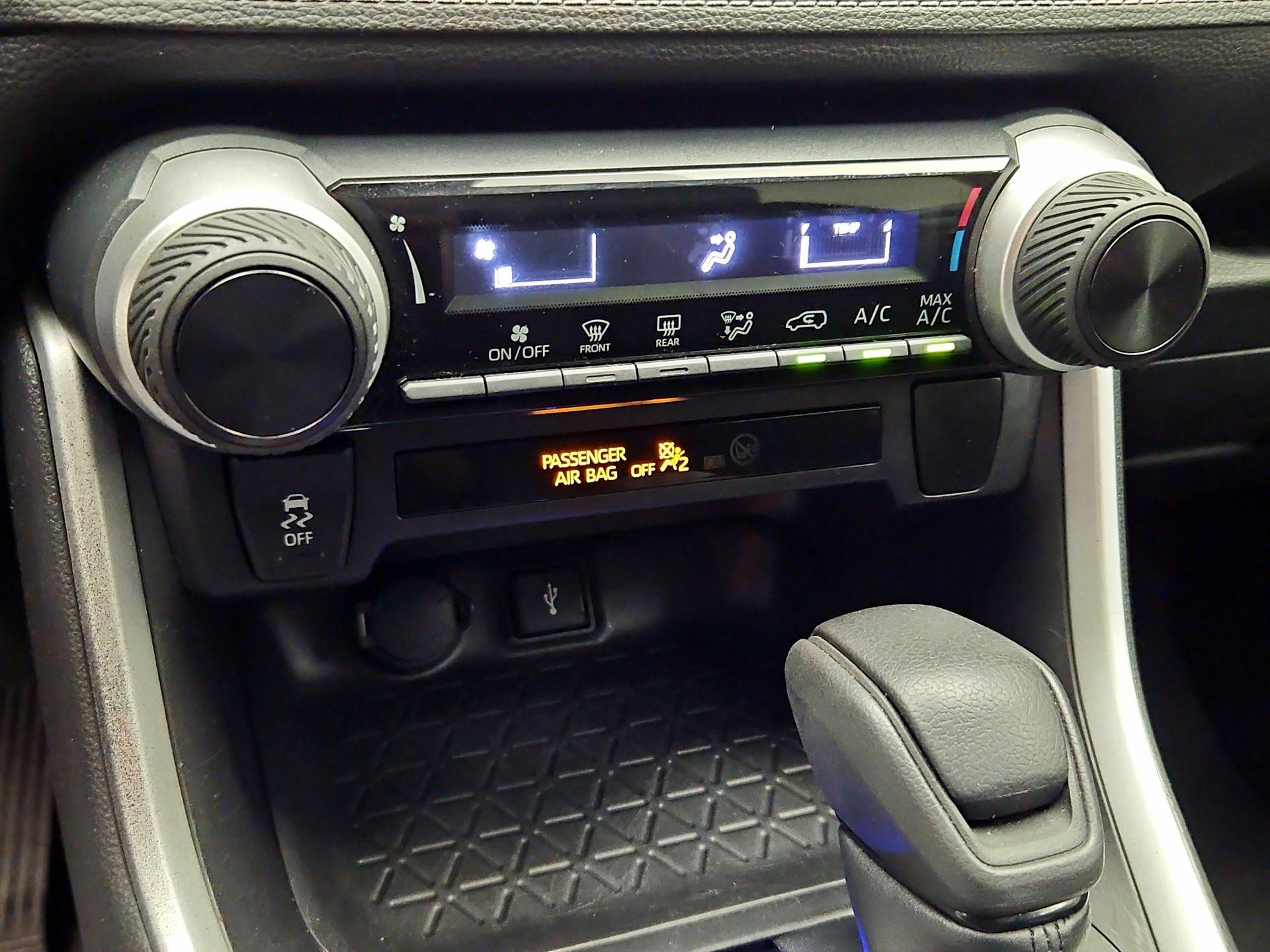 Thumbnail: 2021 Toyota RAV4 - 16