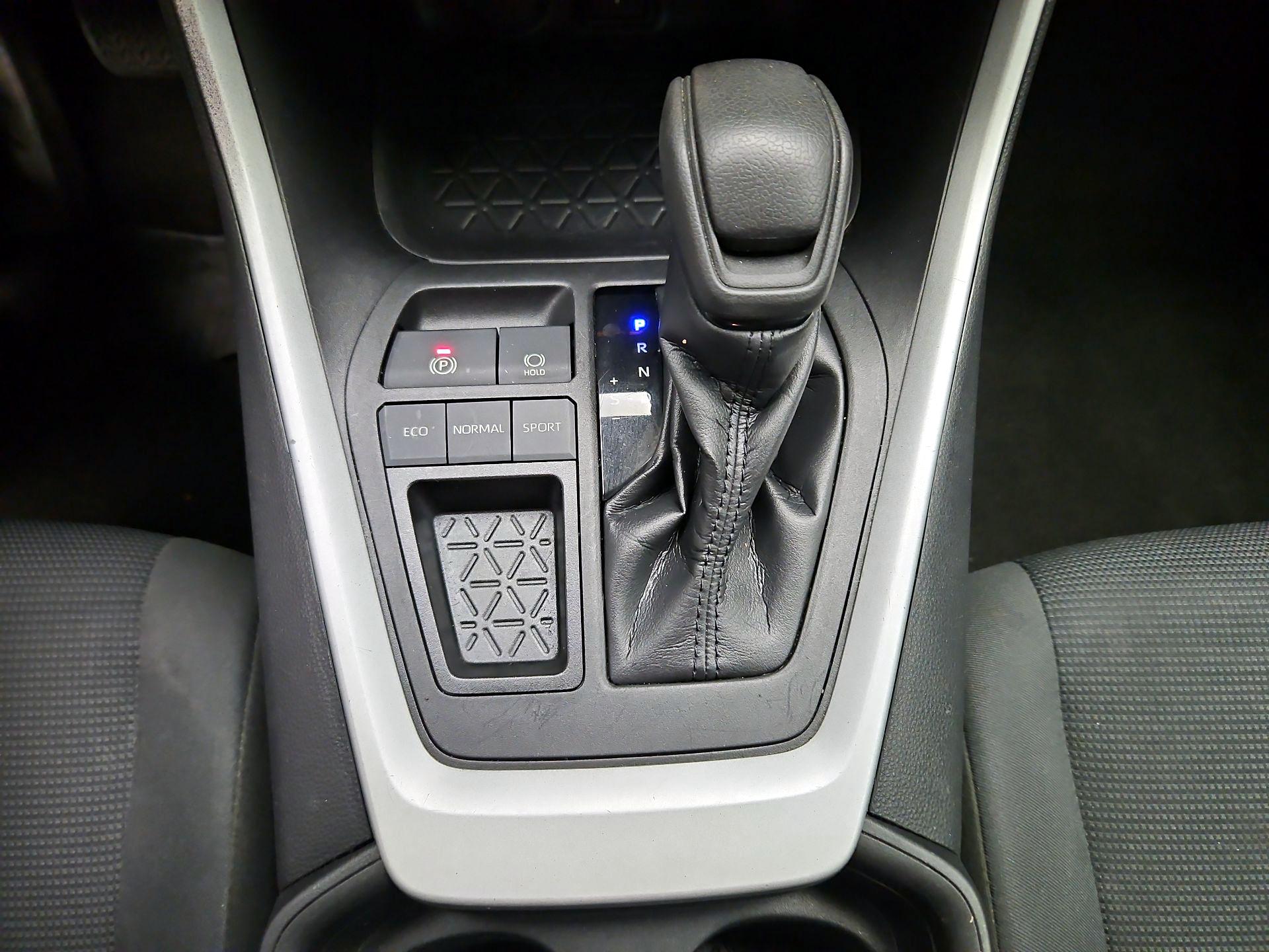 Thumbnail: 2021 Toyota RAV4 - 17