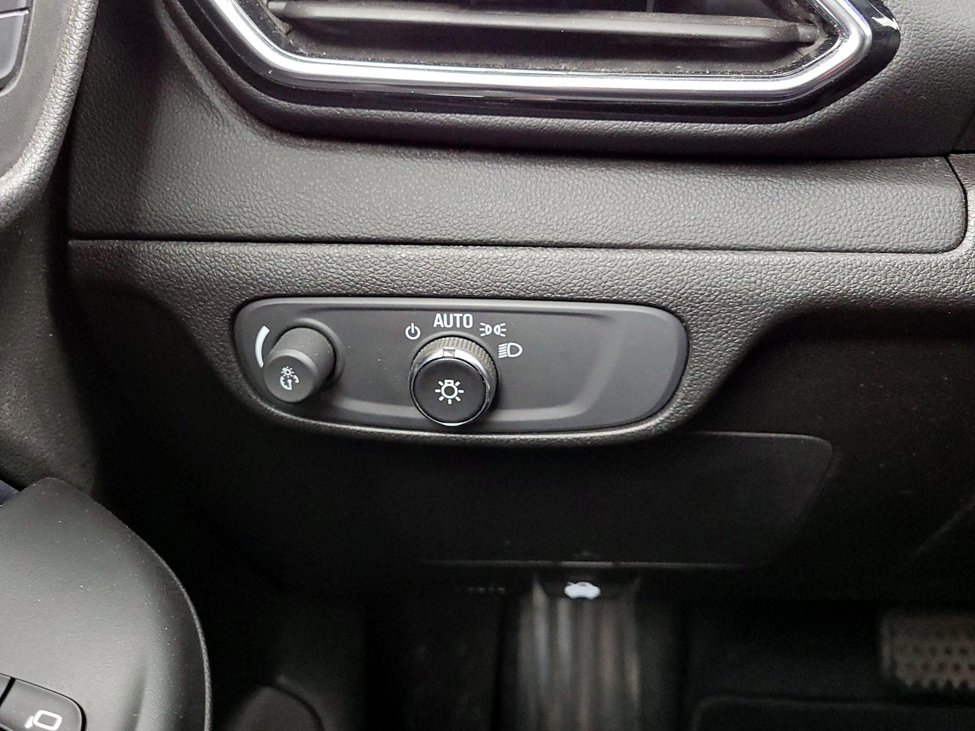 Thumbnail: 2023 Chevrolet Bolt EUV - 13