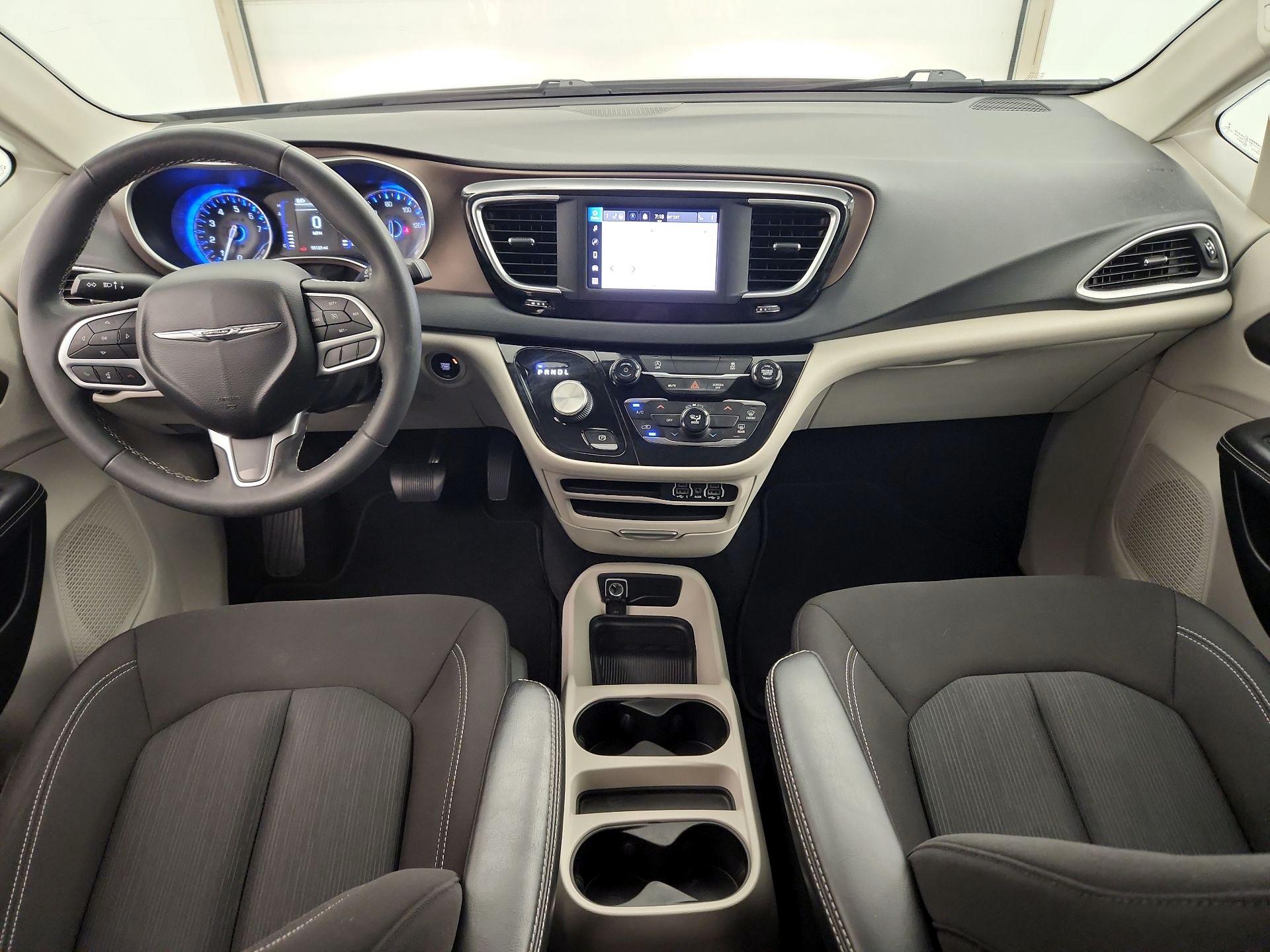 Thumbnail: 2023 Chrysler Voyager - 9