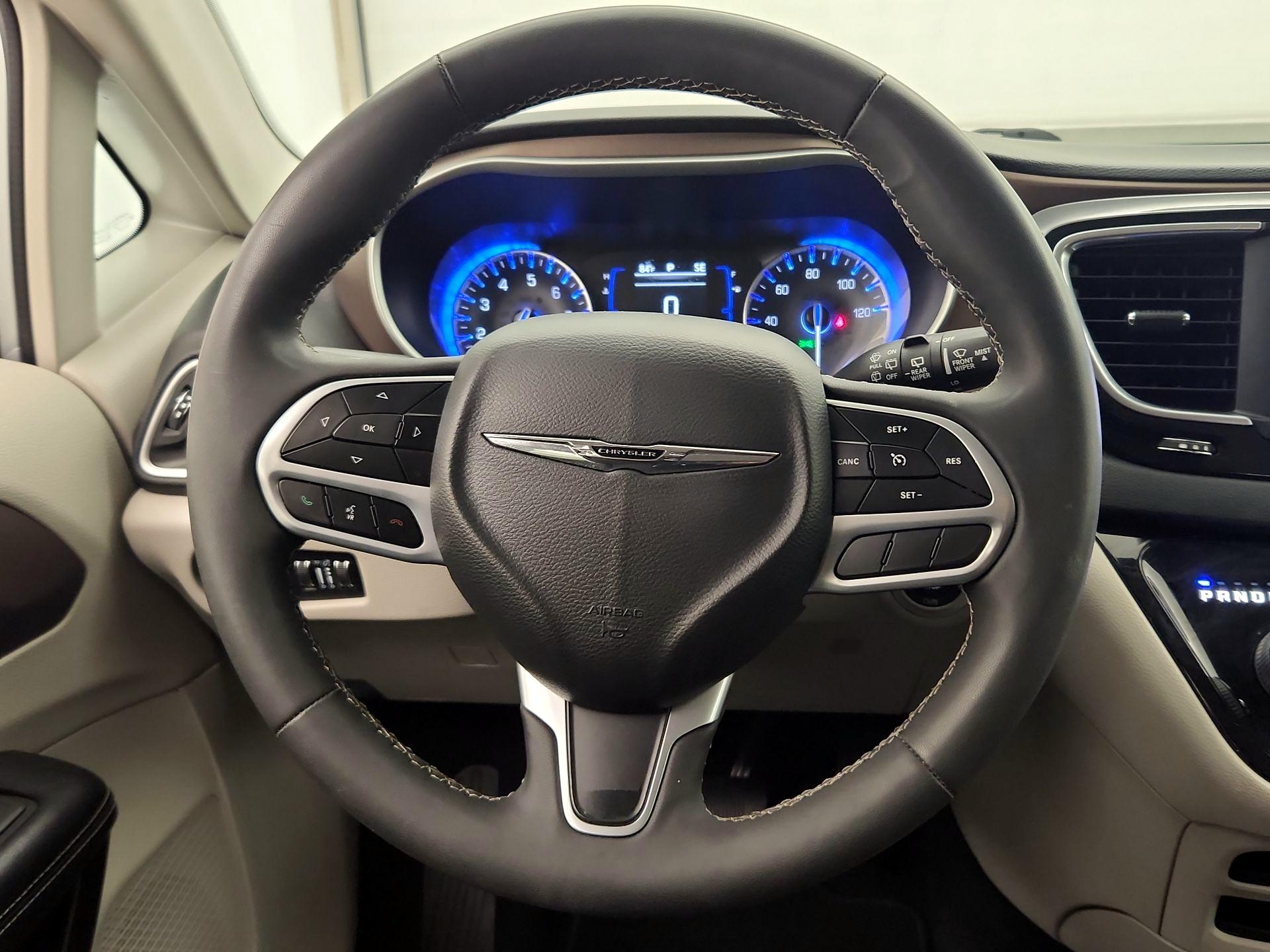 Thumbnail: 2023 Chrysler Voyager - 10