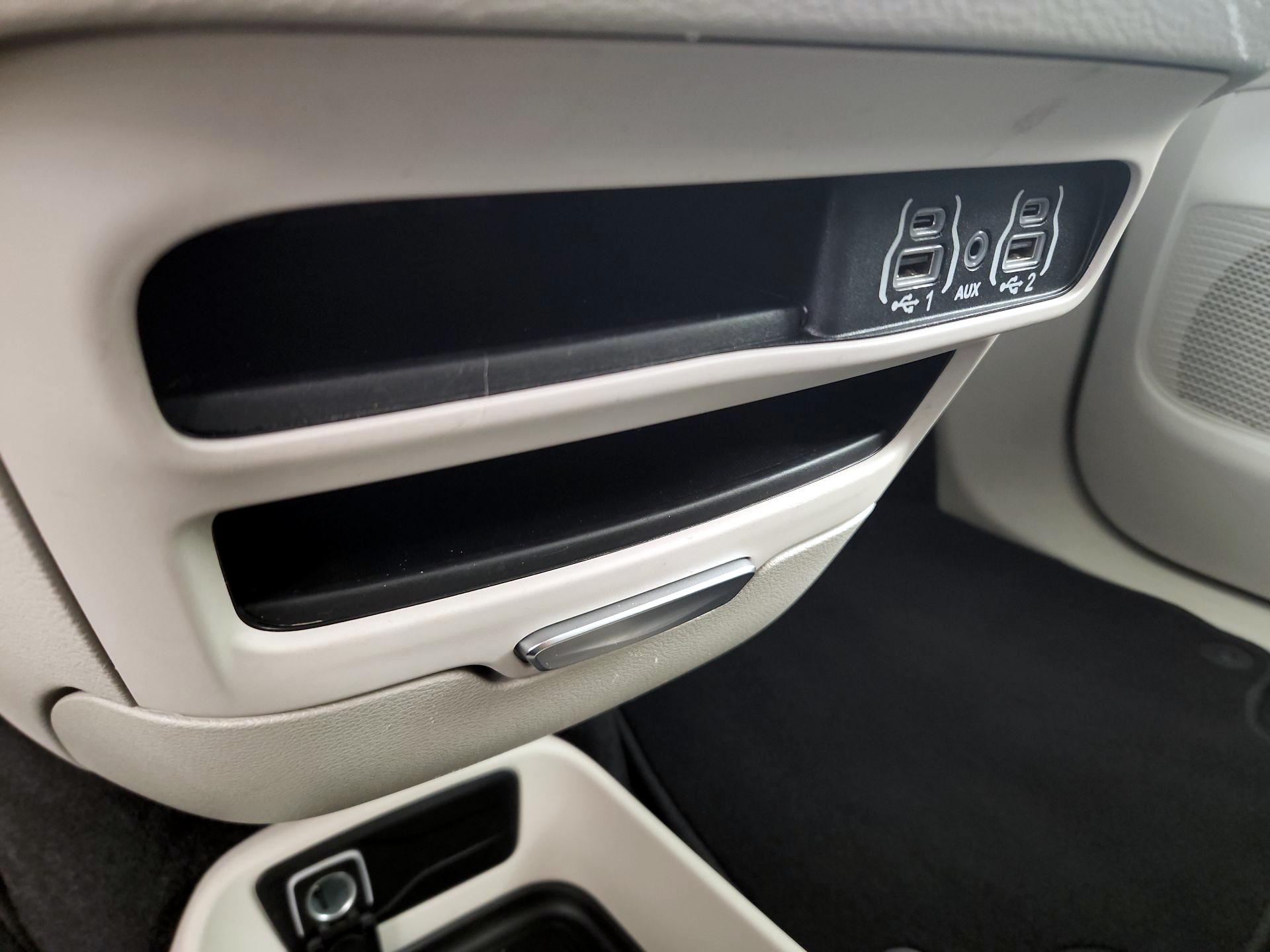 Thumbnail: 2023 Chrysler Voyager - 18