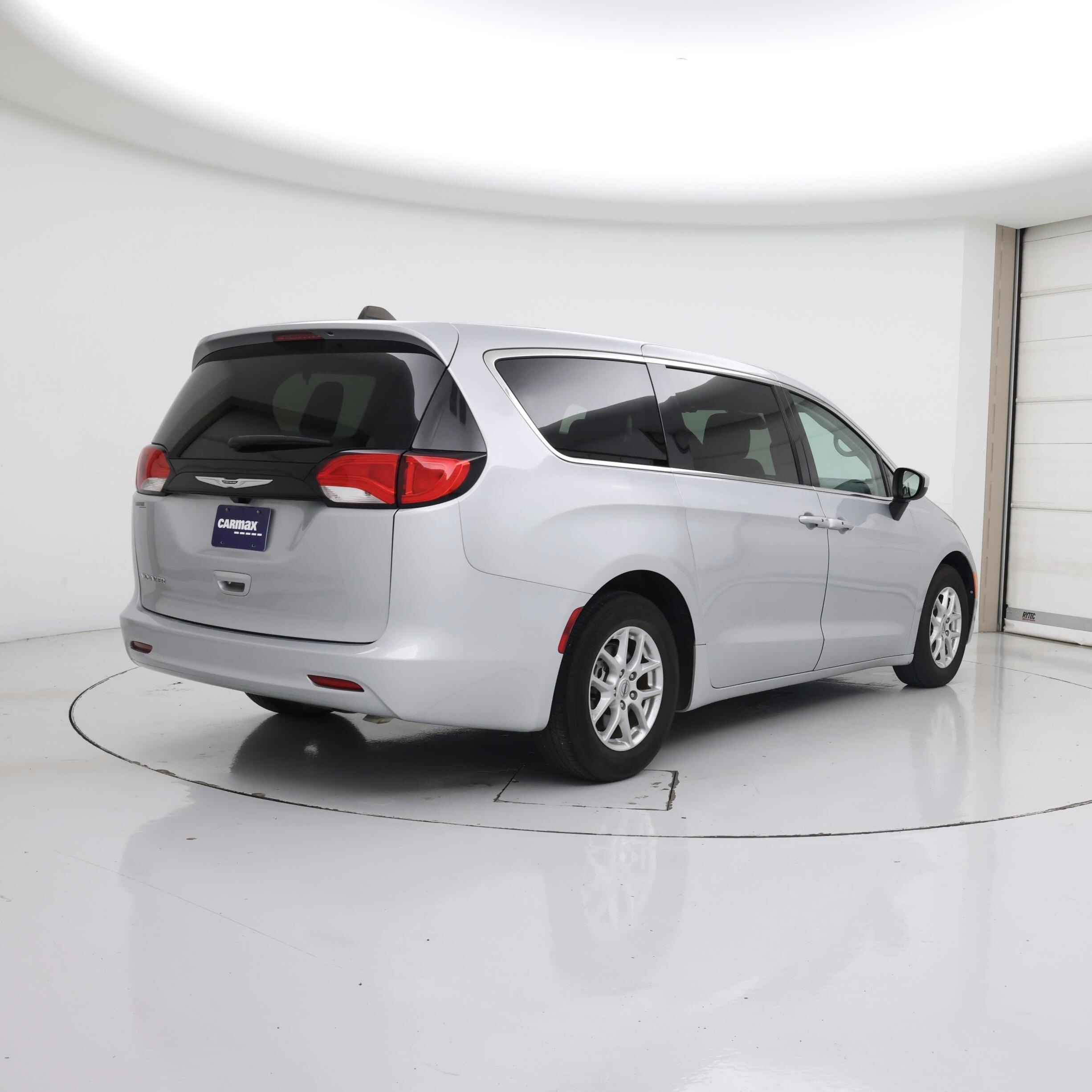 Thumbnail: 2023 Chrysler Voyager - 8