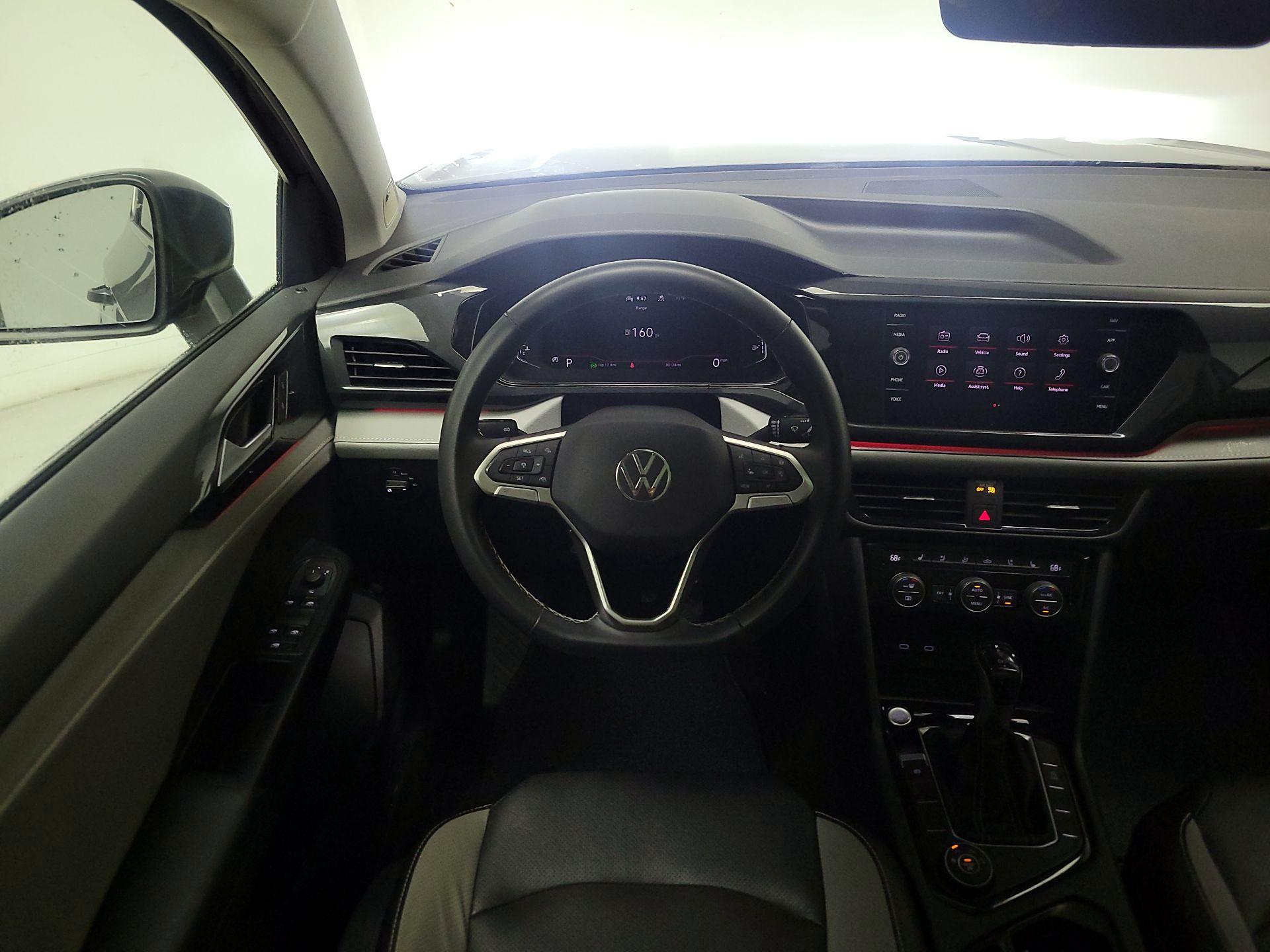 Thumbnail: 2022 Volkswagen Taos - 10