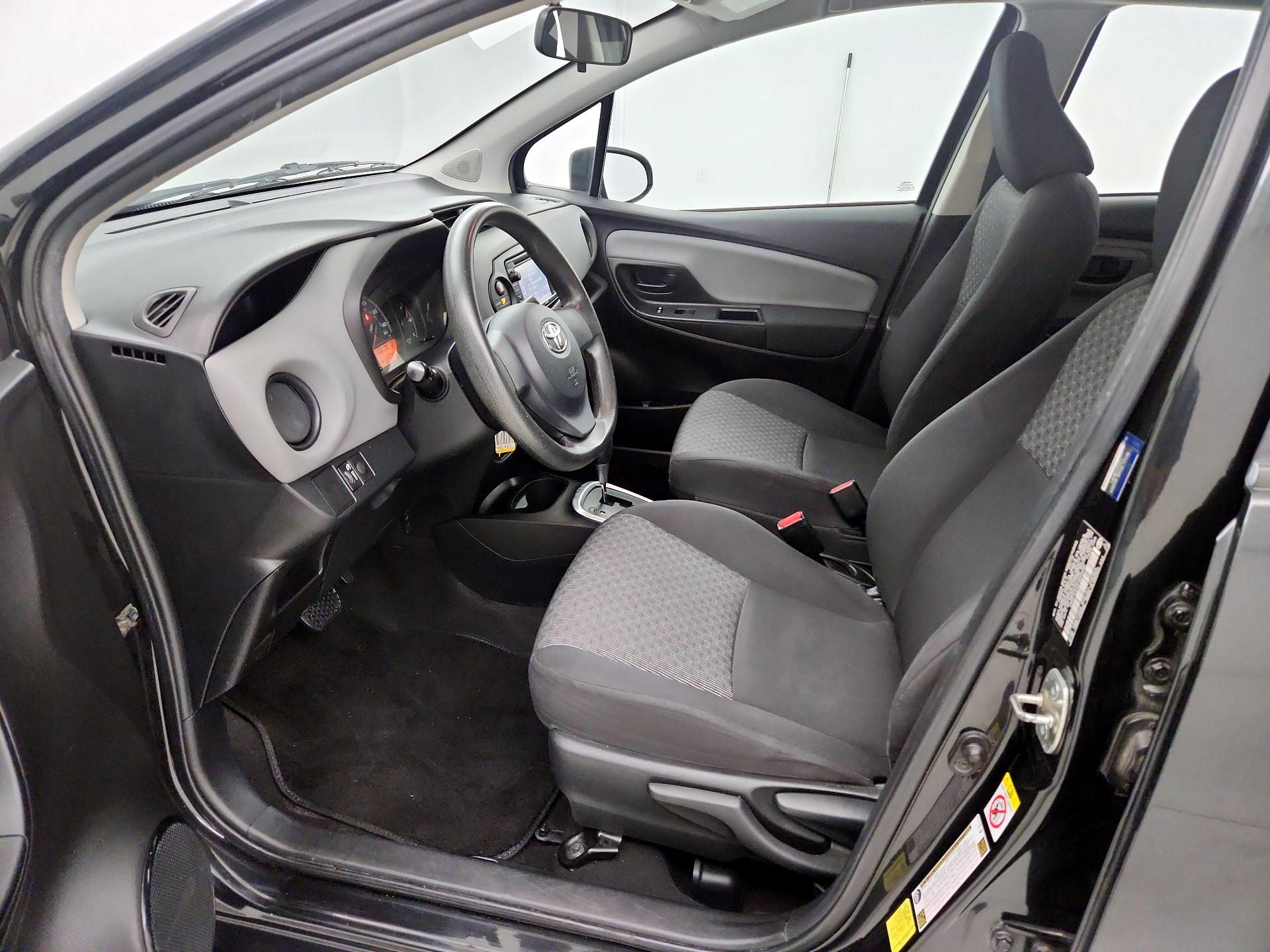 Thumbnail: 2015 Toyota Yaris - 11