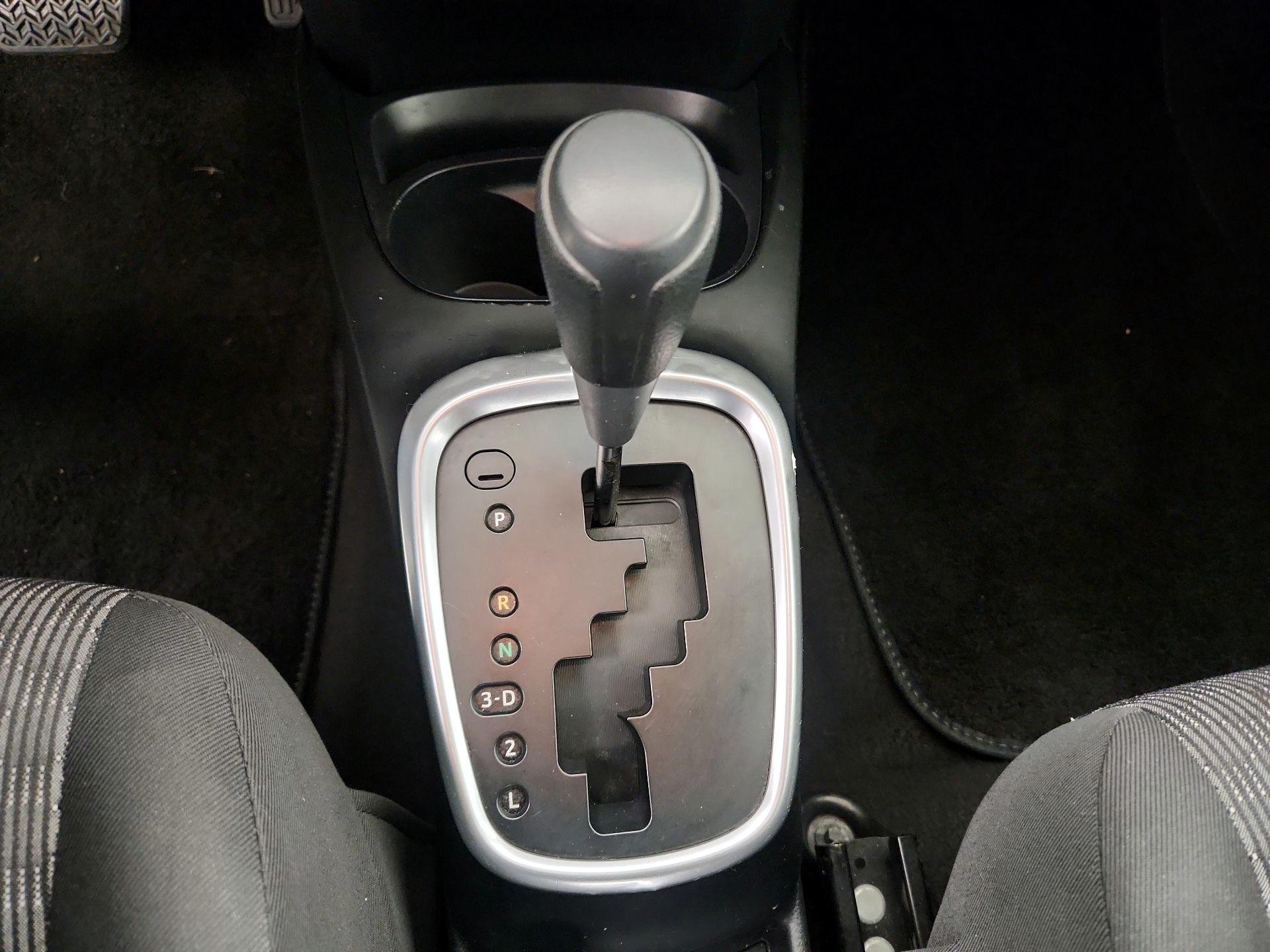 Thumbnail: 2015 Toyota Yaris - 16
