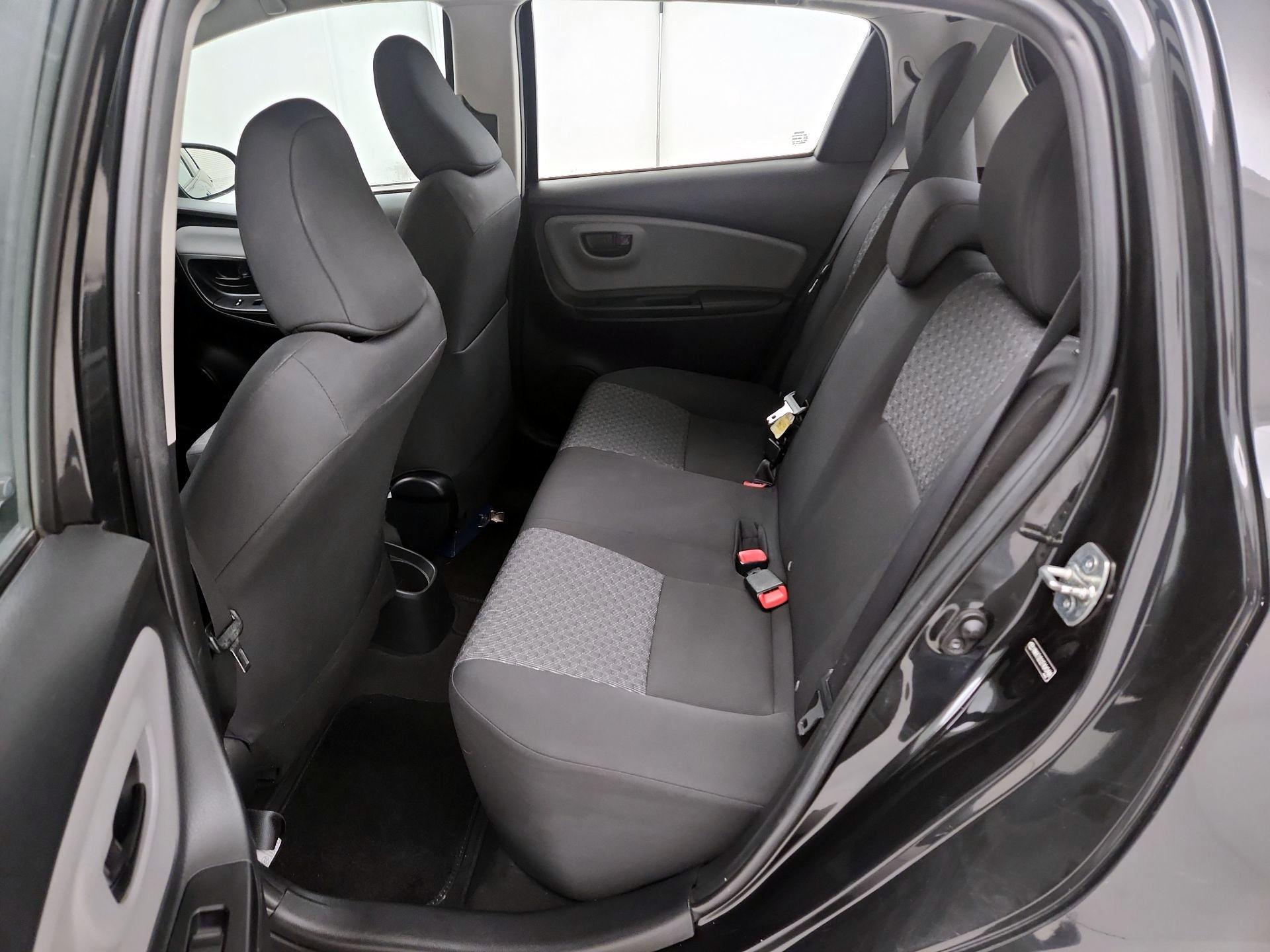 Thumbnail: 2015 Toyota Yaris - 18