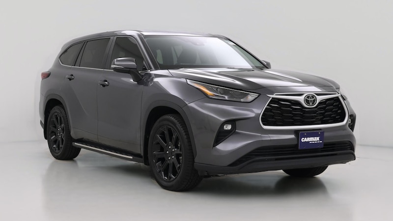2024 Toyota Highlander LE Hero Image