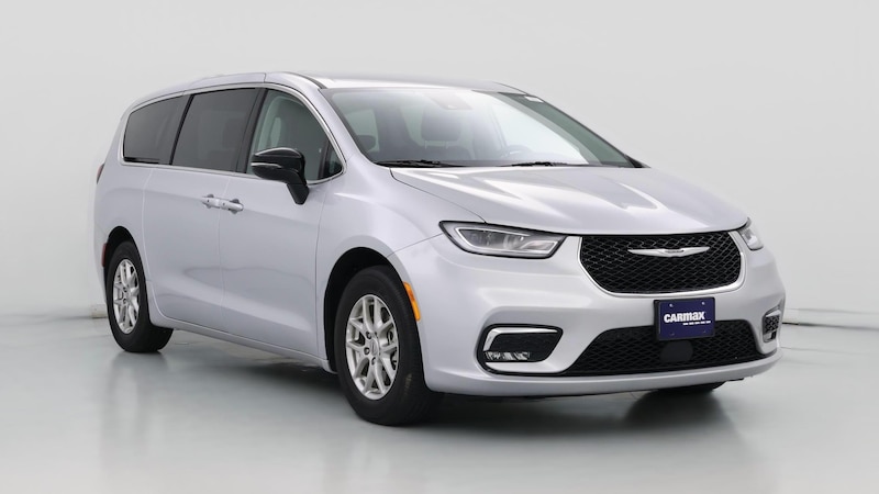 2024 Chrysler Pacifica Touring L Hero Image