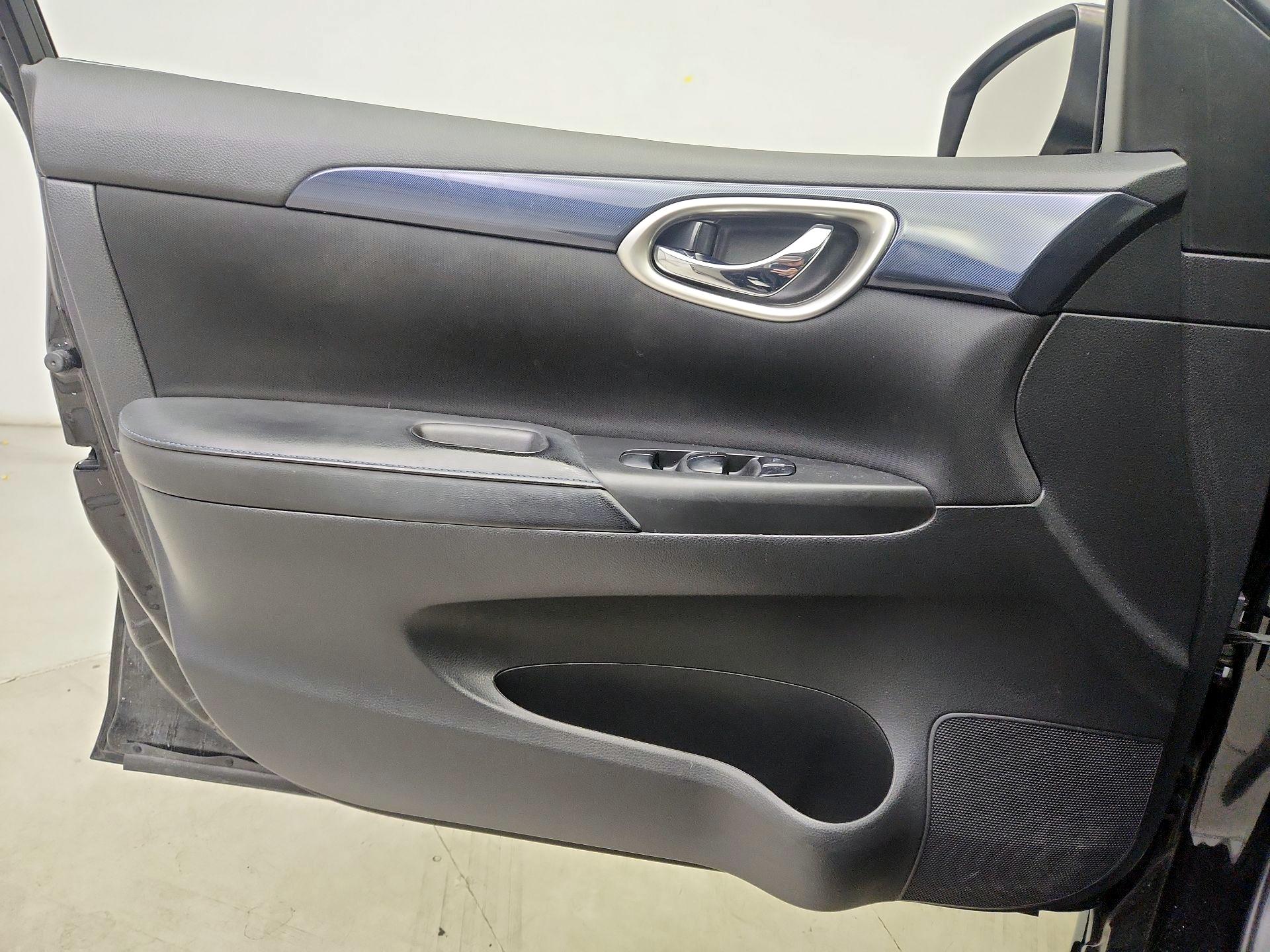 Thumbnail: 2019 Nissan Sentra - 12