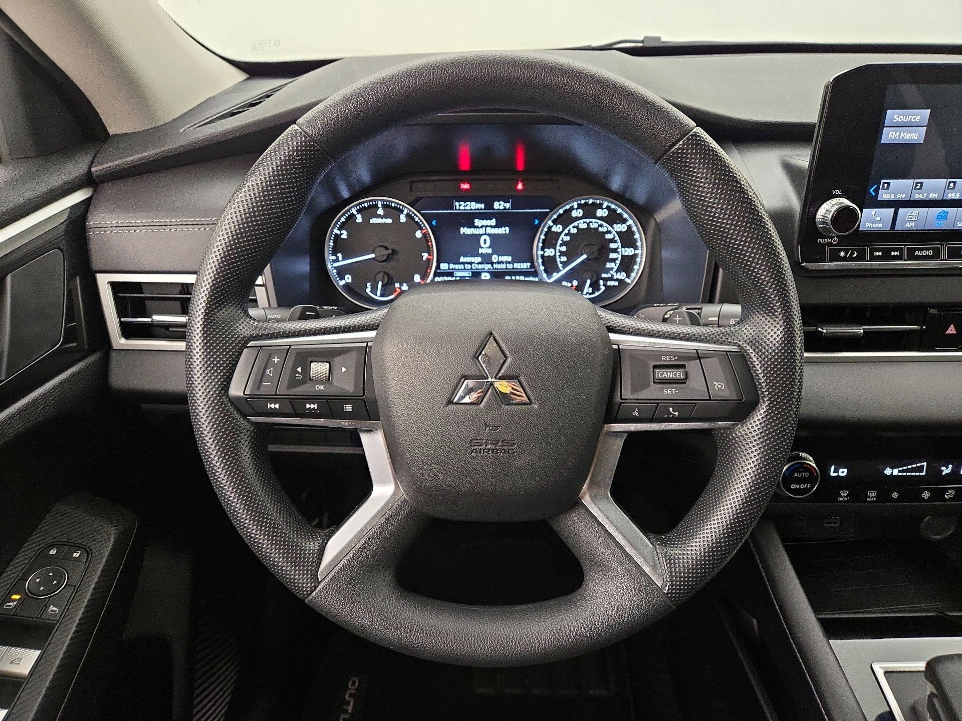 Thumbnail: 2024 Mitsubishi Outlander - 10