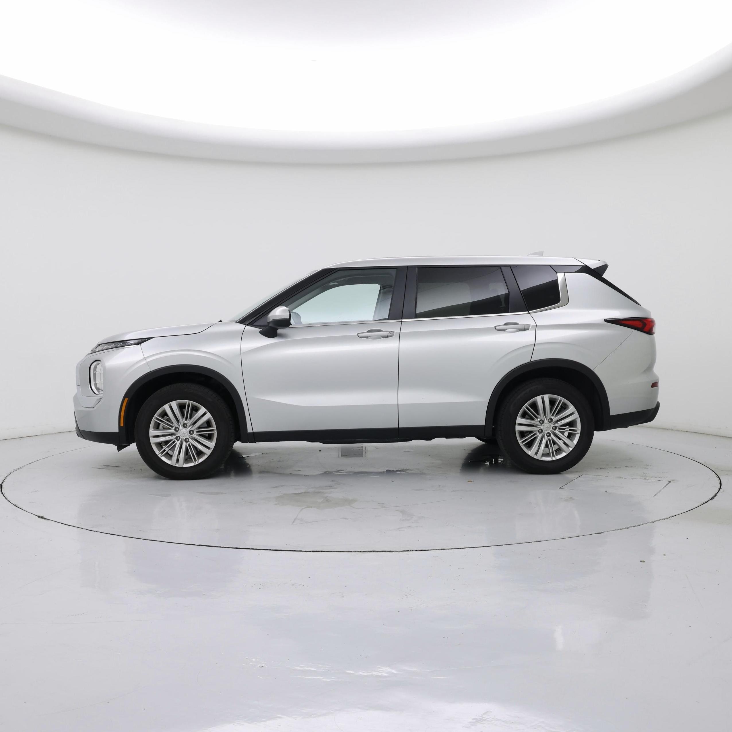 Thumbnail: 2024 Mitsubishi Outlander - 3