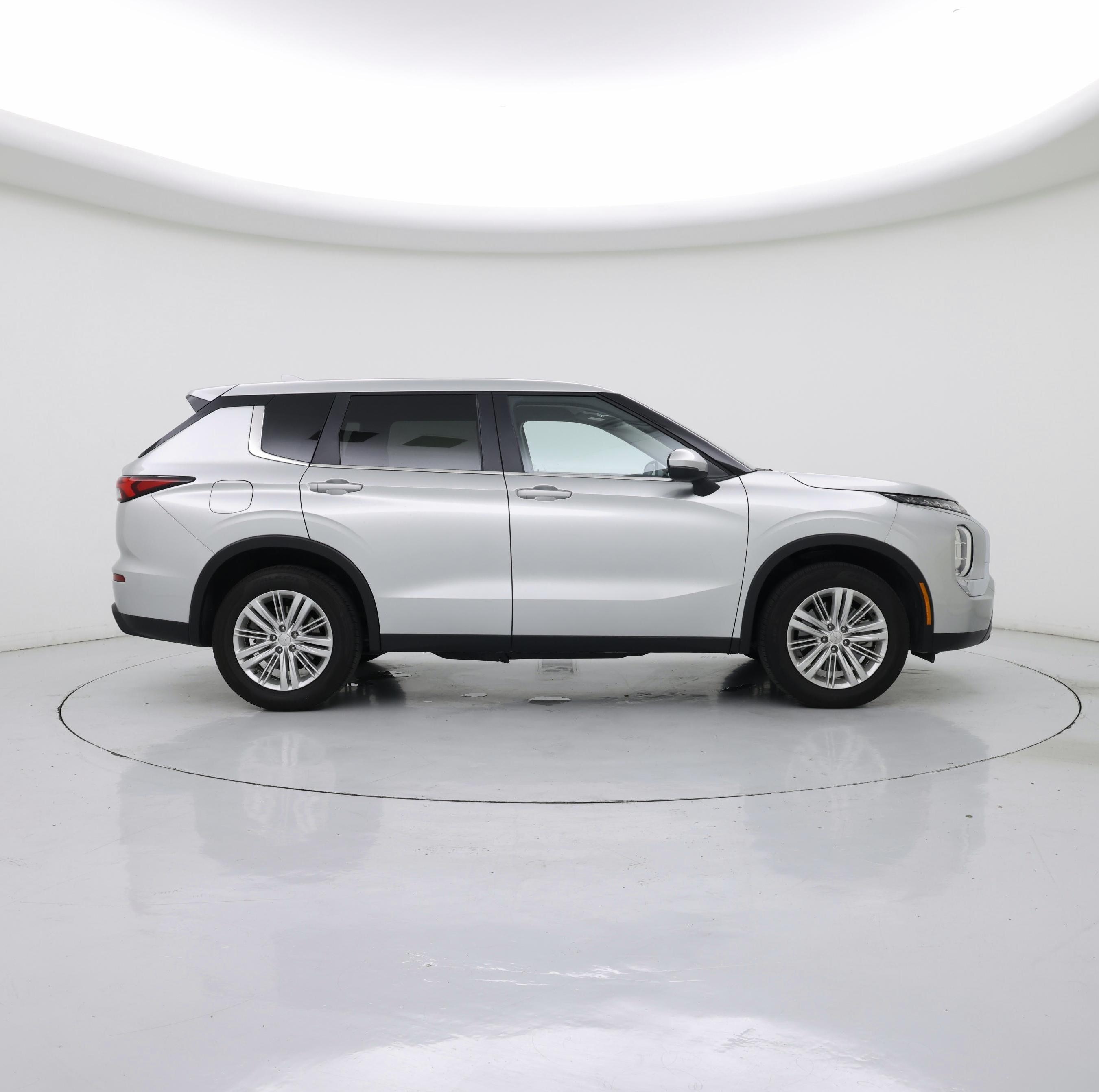 Thumbnail: 2024 Mitsubishi Outlander - 7