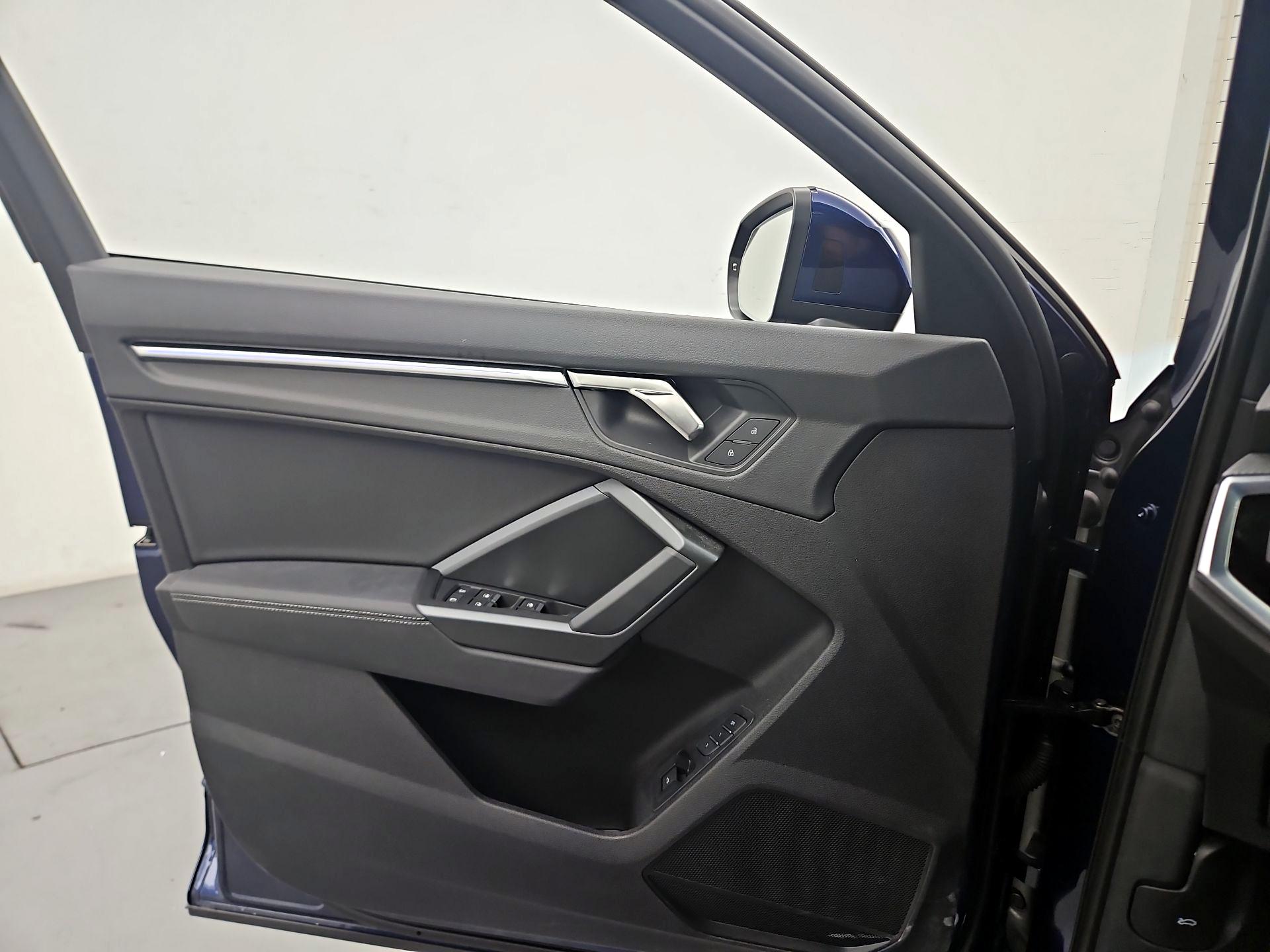 Thumbnail: 2023 Audi Q3 - 12