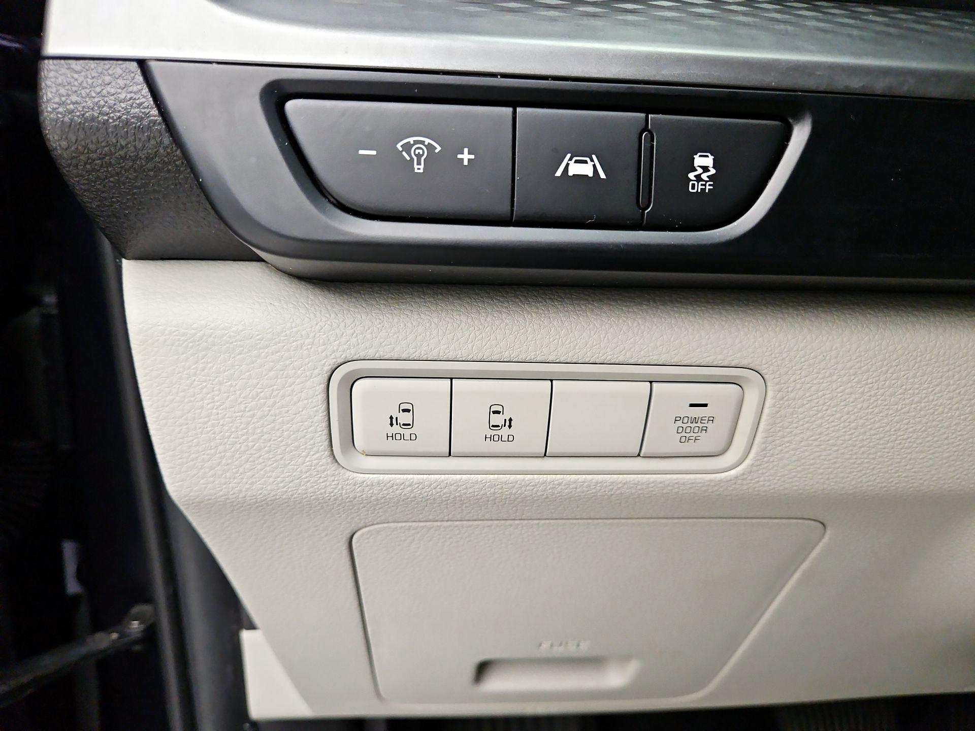 Thumbnail: 2022 Kia Carnival - 13