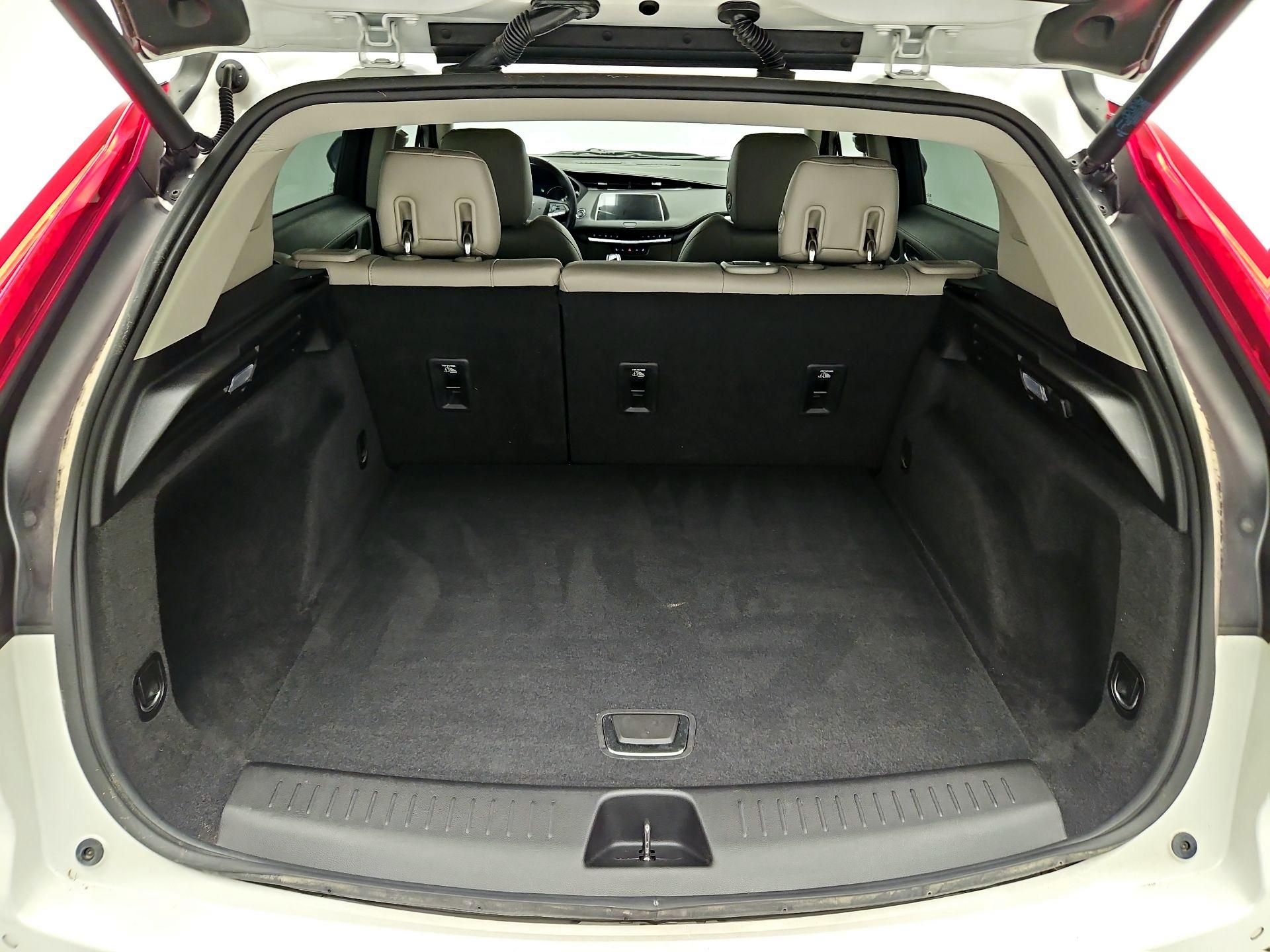 Thumbnail: 2021 Cadillac XT4 - 18