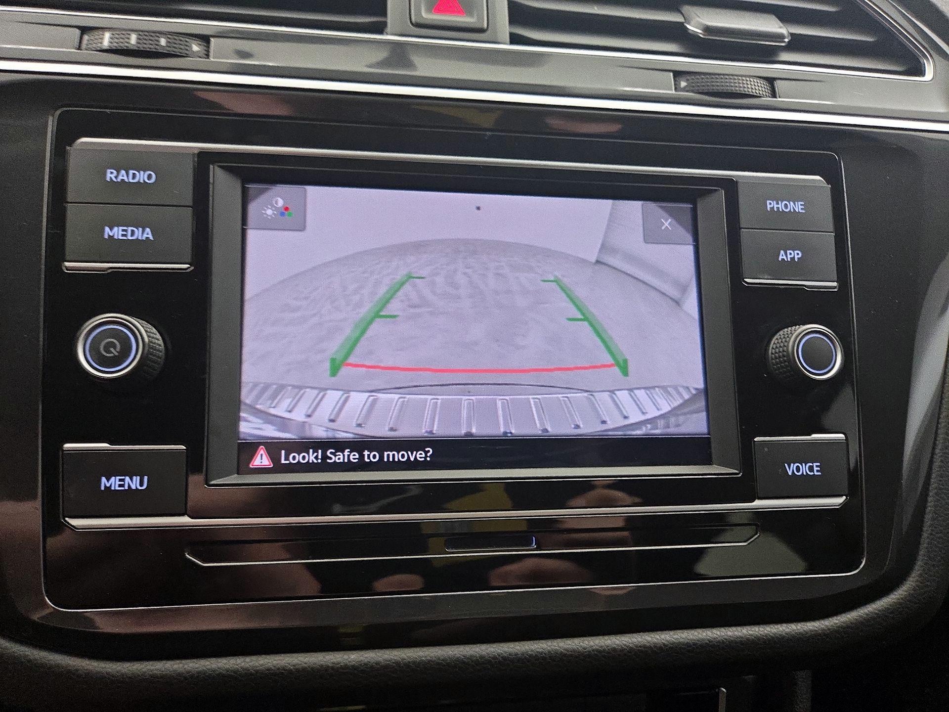 Thumbnail: 2021 Volkswagen Tiguan - 14