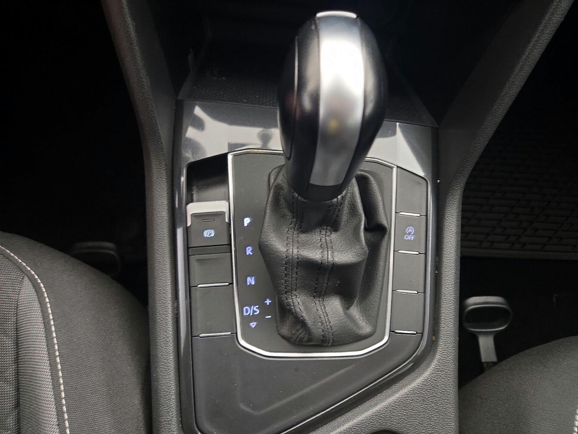 Thumbnail: 2021 Volkswagen Tiguan - 17
