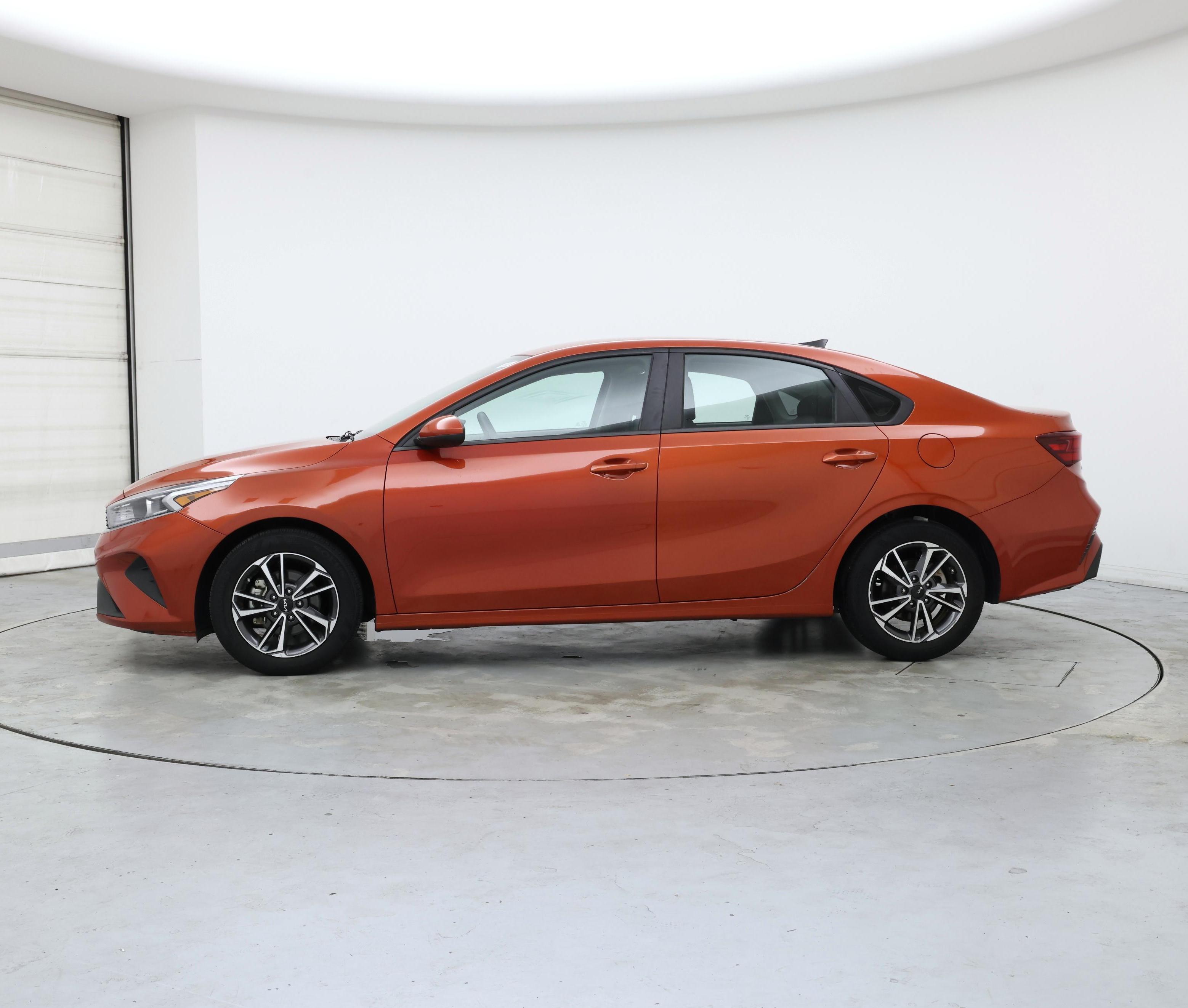 Thumbnail: 2022 Kia Forte - 3
