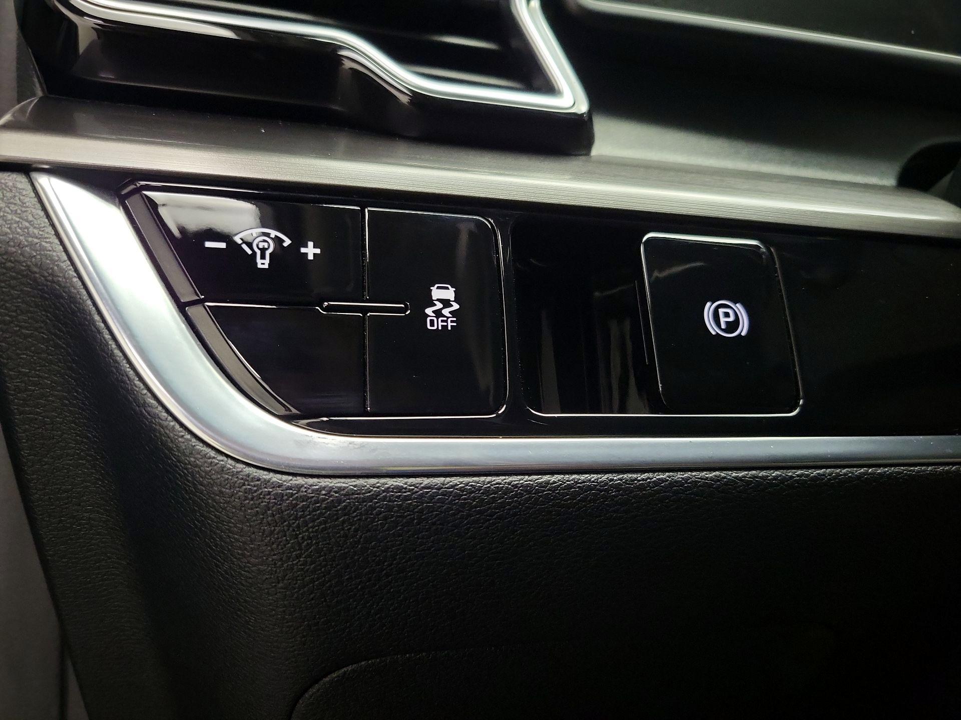Thumbnail: 2023 Kia Sportage - 13