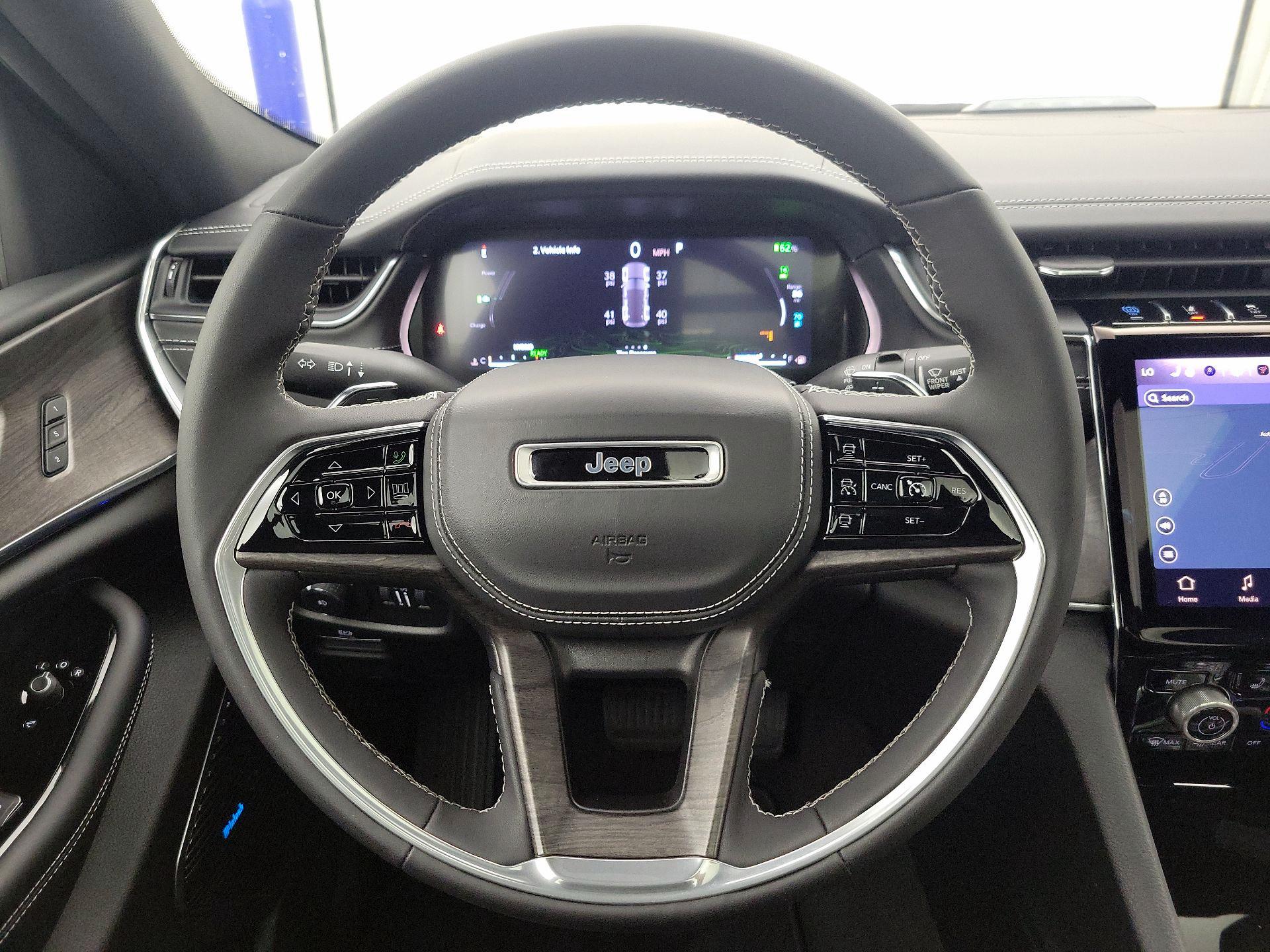 Thumbnail: 2022 Jeep Grand Cherokee - 10