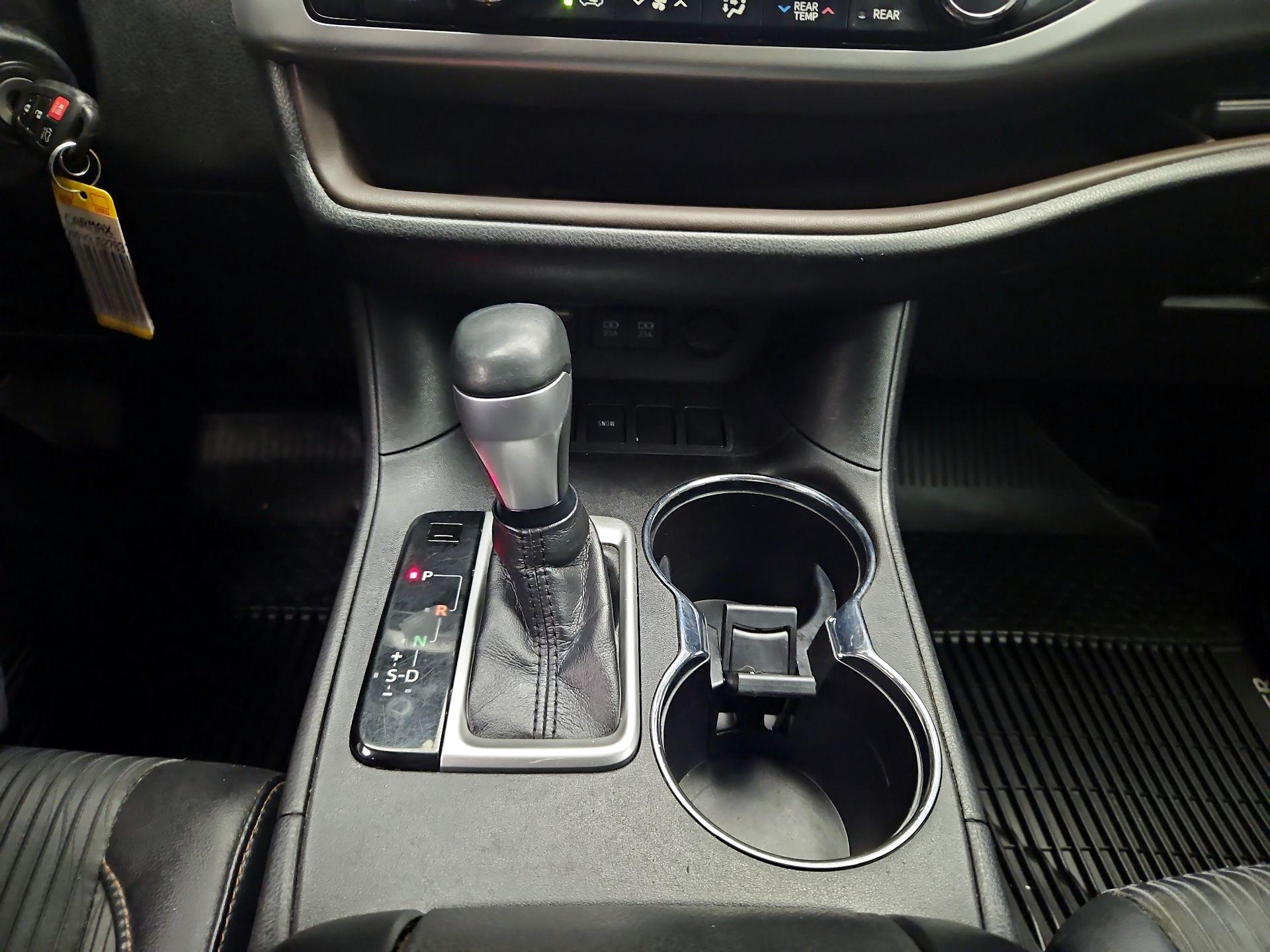 Thumbnail: 2018 Toyota Highlander - 16