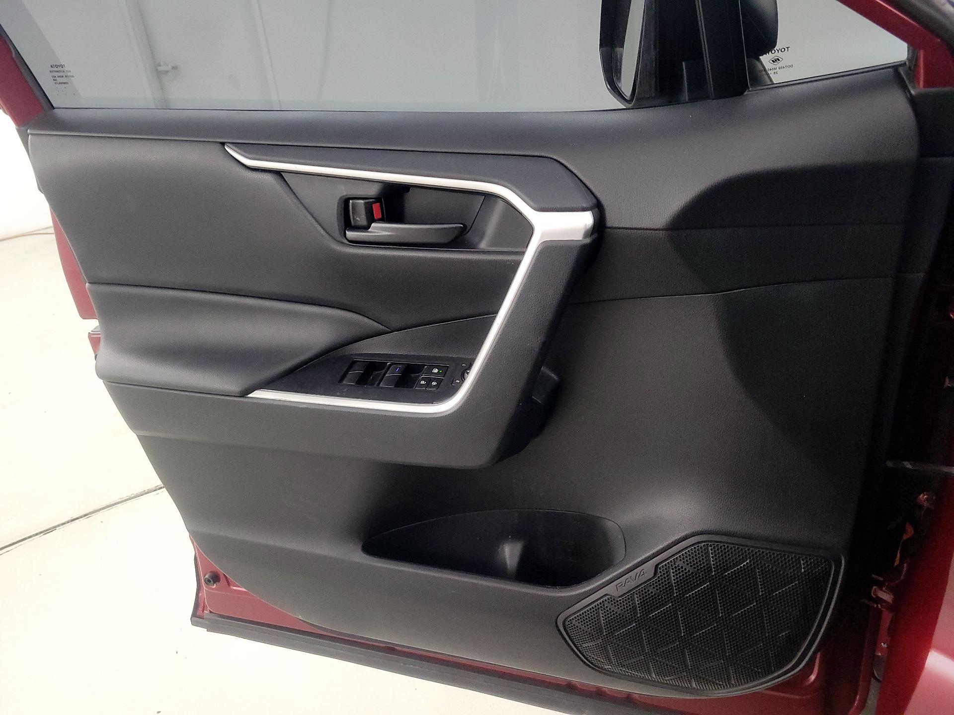 Thumbnail: 2021 Toyota RAV4 - 12