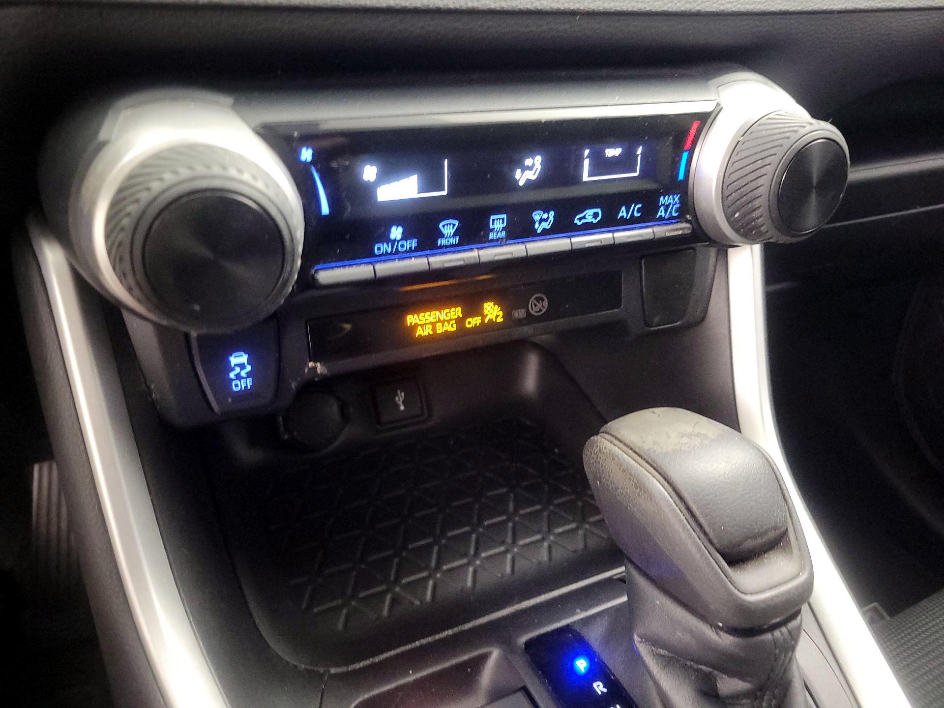 Thumbnail: 2021 Toyota RAV4 - 16