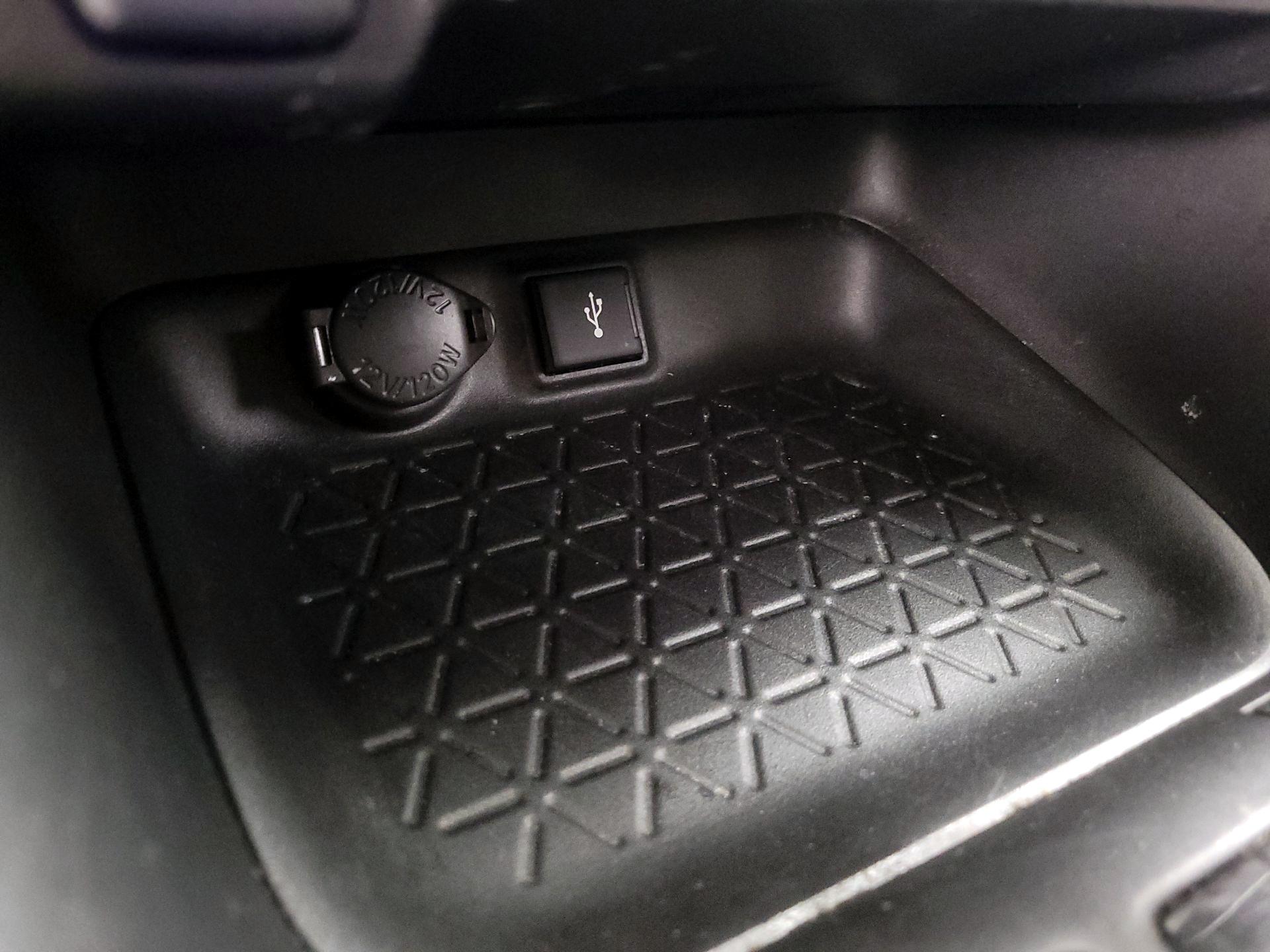 Thumbnail: 2021 Toyota RAV4 - 18