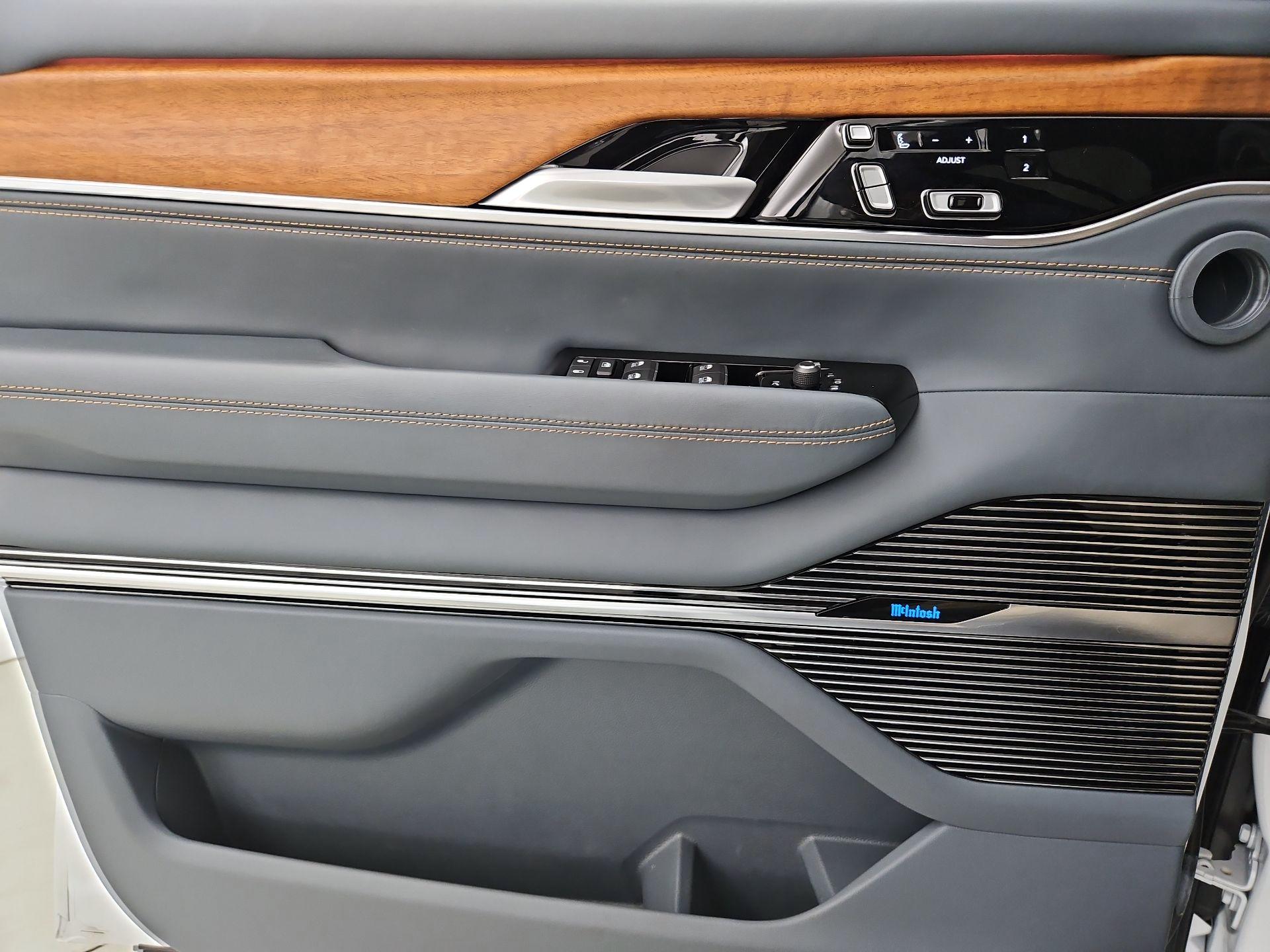 Thumbnail: 2024 Jeep Grand Wagoneer L - 12