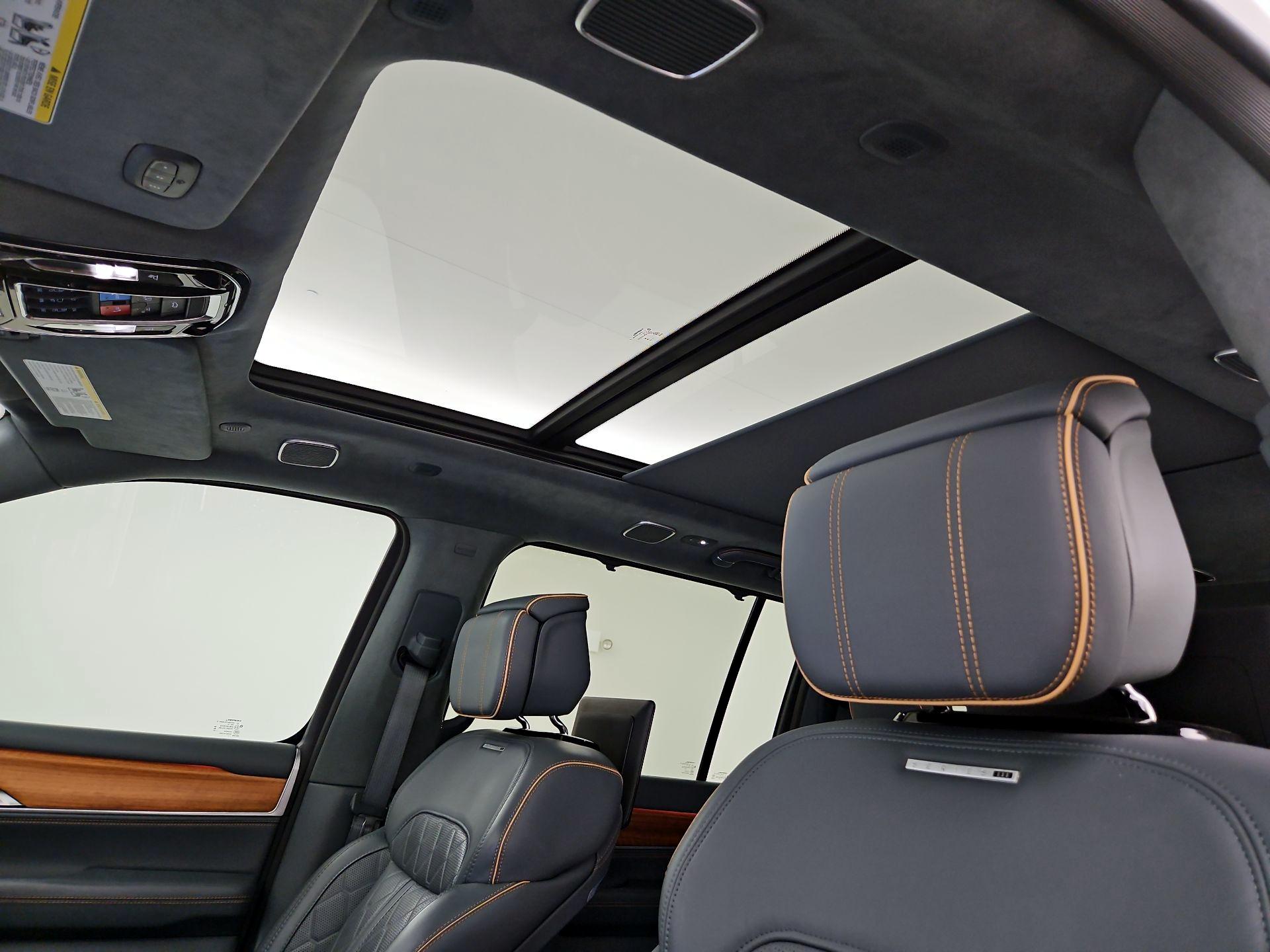 Thumbnail: 2024 Jeep Grand Wagoneer L - 20