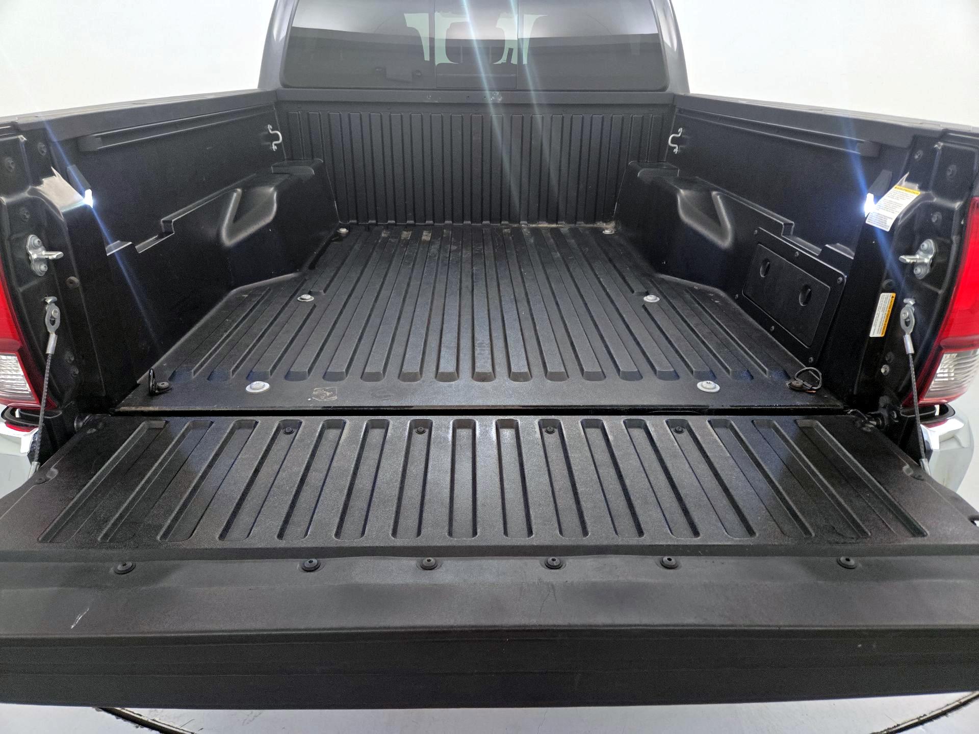Thumbnail: 2022 Toyota Tacoma - 20