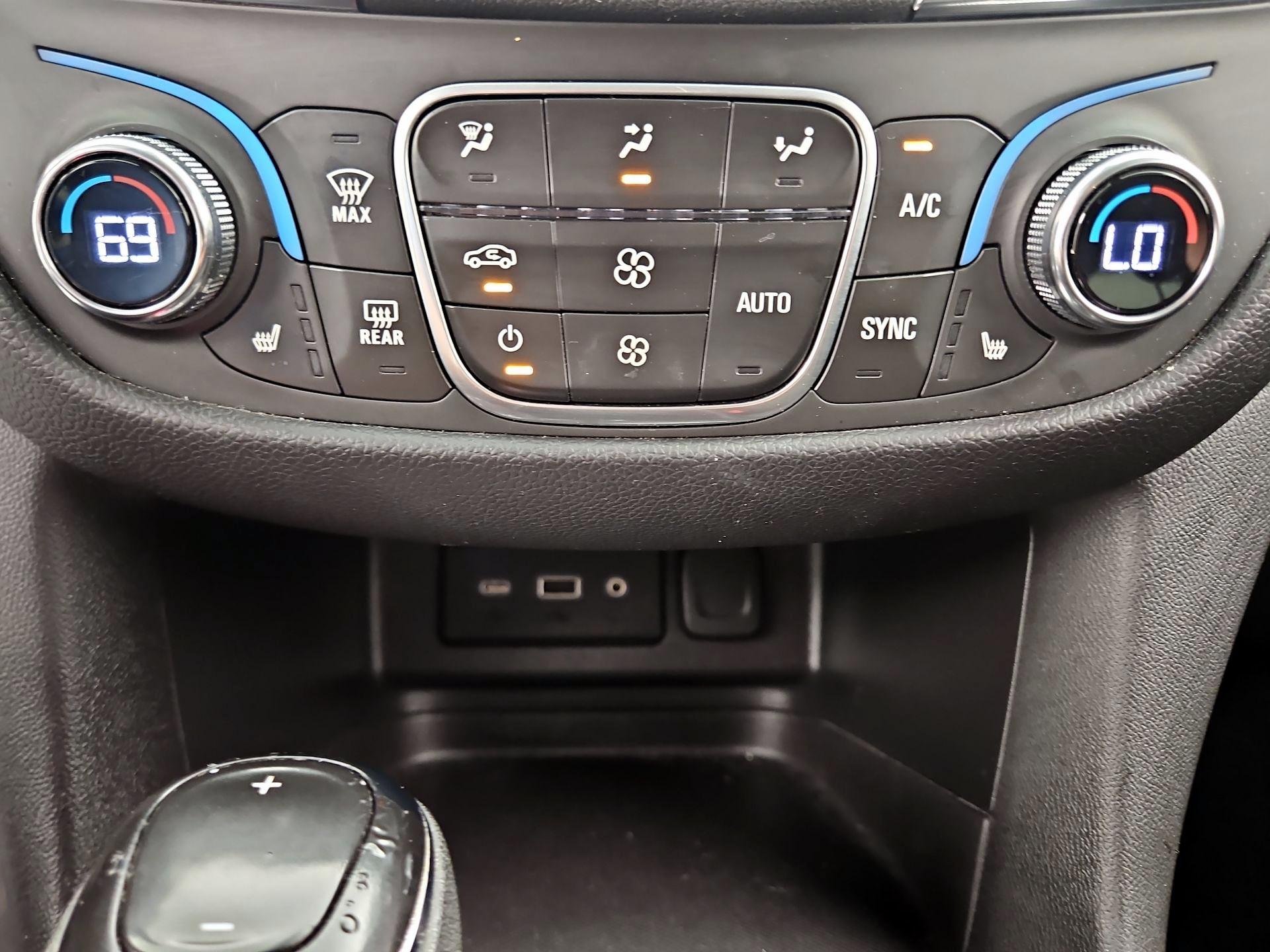 Thumbnail: 2020 Chevrolet Equinox - 16
