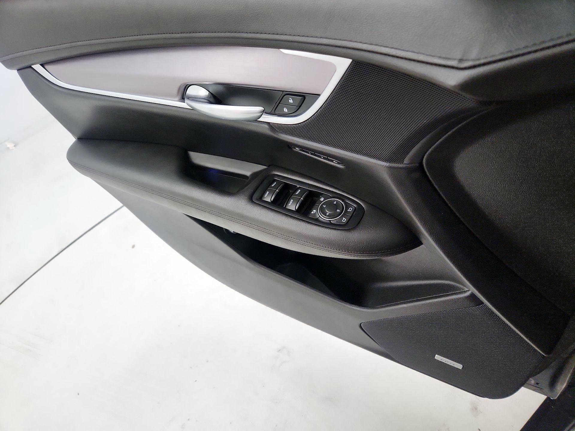 Thumbnail: 2018 Cadillac XT5 - 12