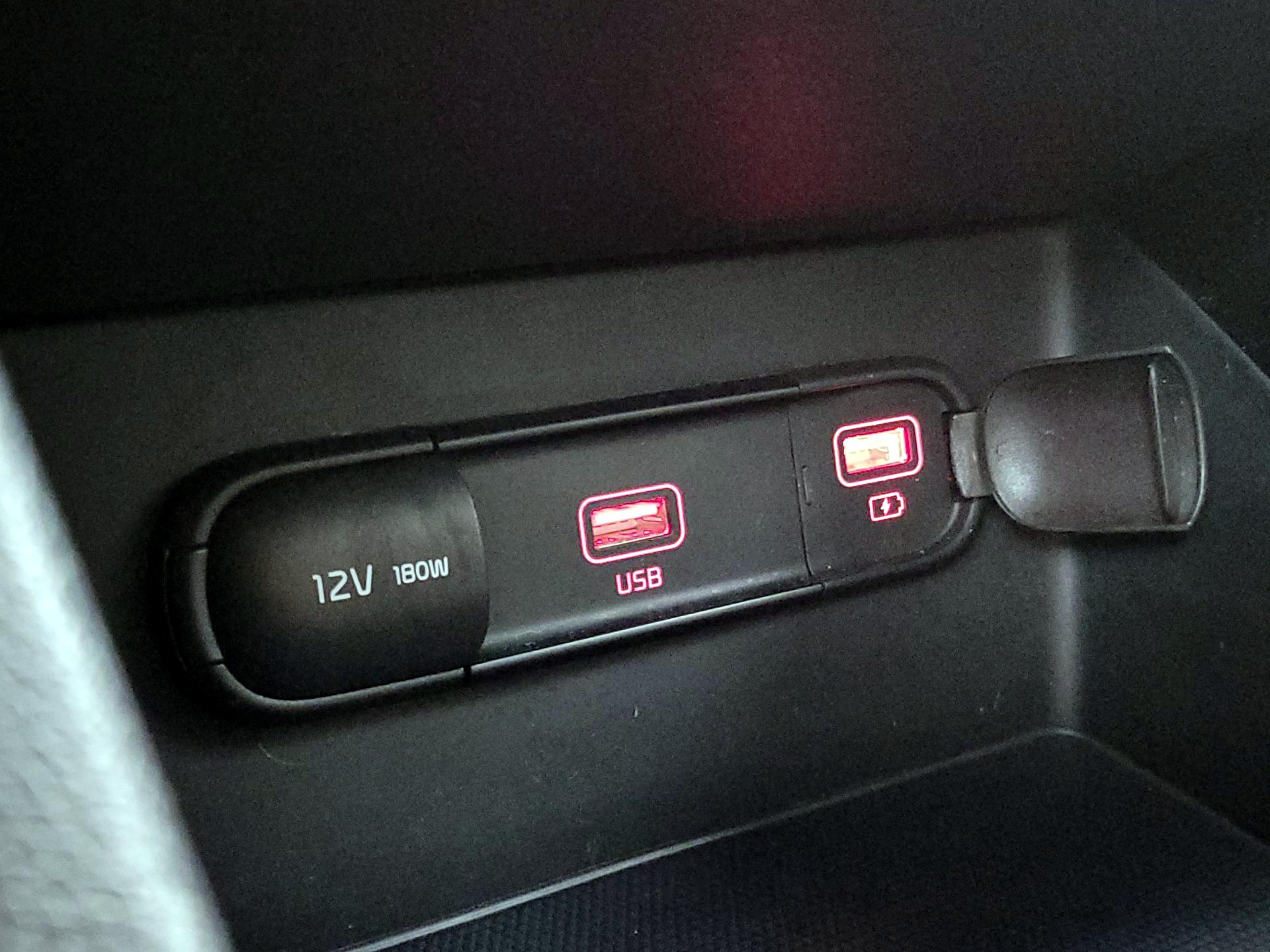 Thumbnail: 2021 Kia Niro - 18