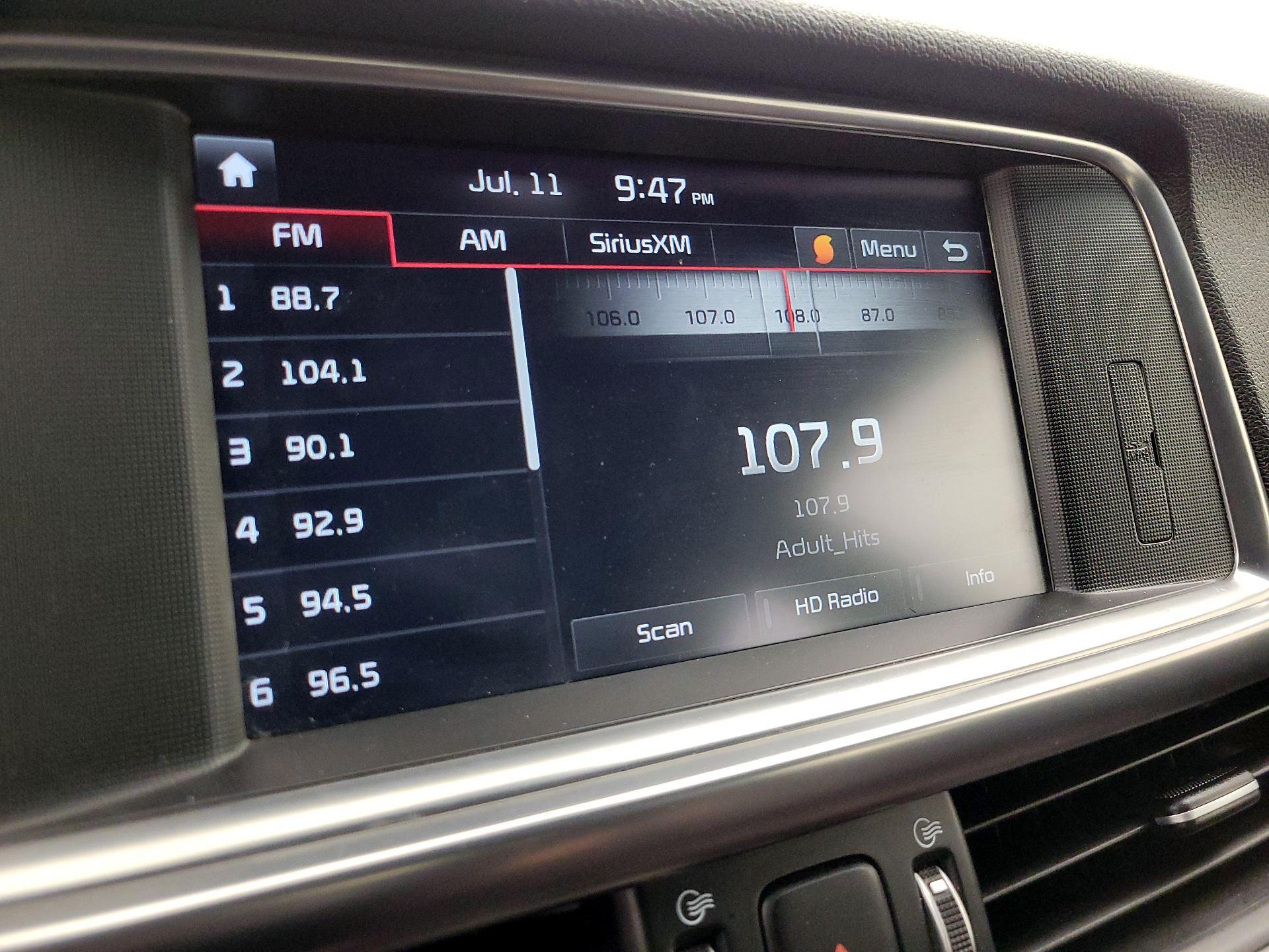 Thumbnail: 2016 Kia Optima - 16