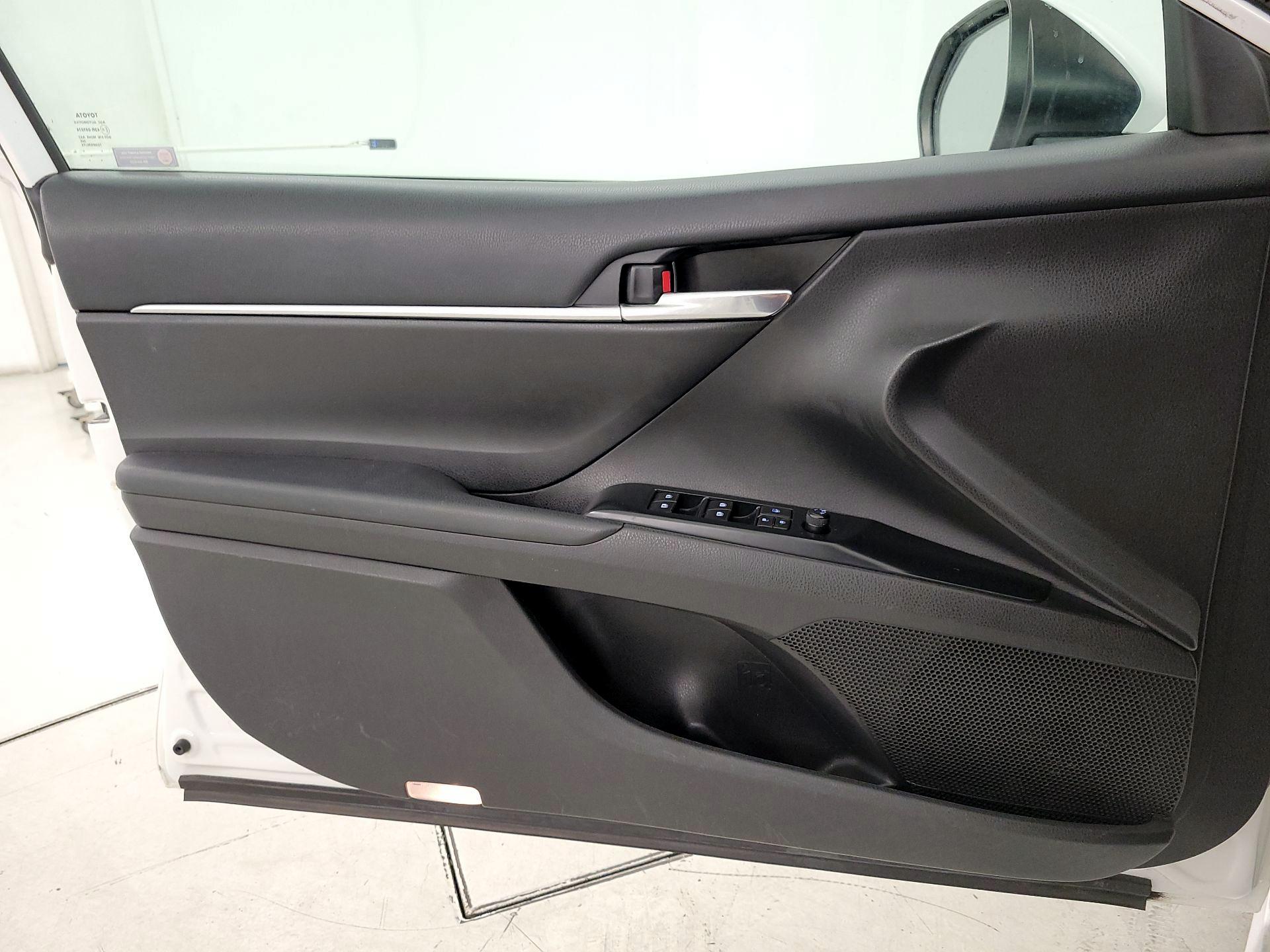 Thumbnail: 2019 Toyota Camry - 12