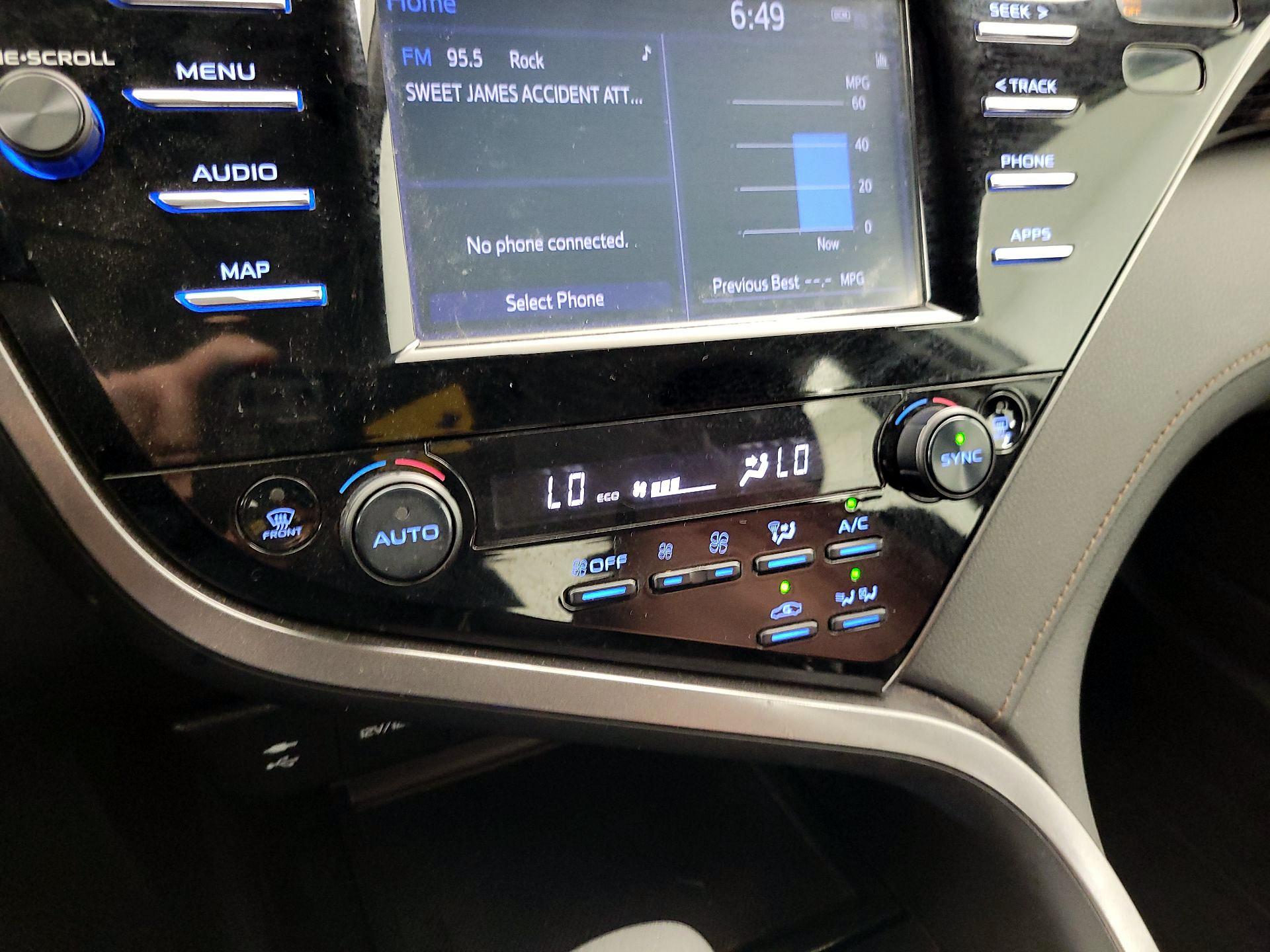 Thumbnail: 2019 Toyota Camry - 16