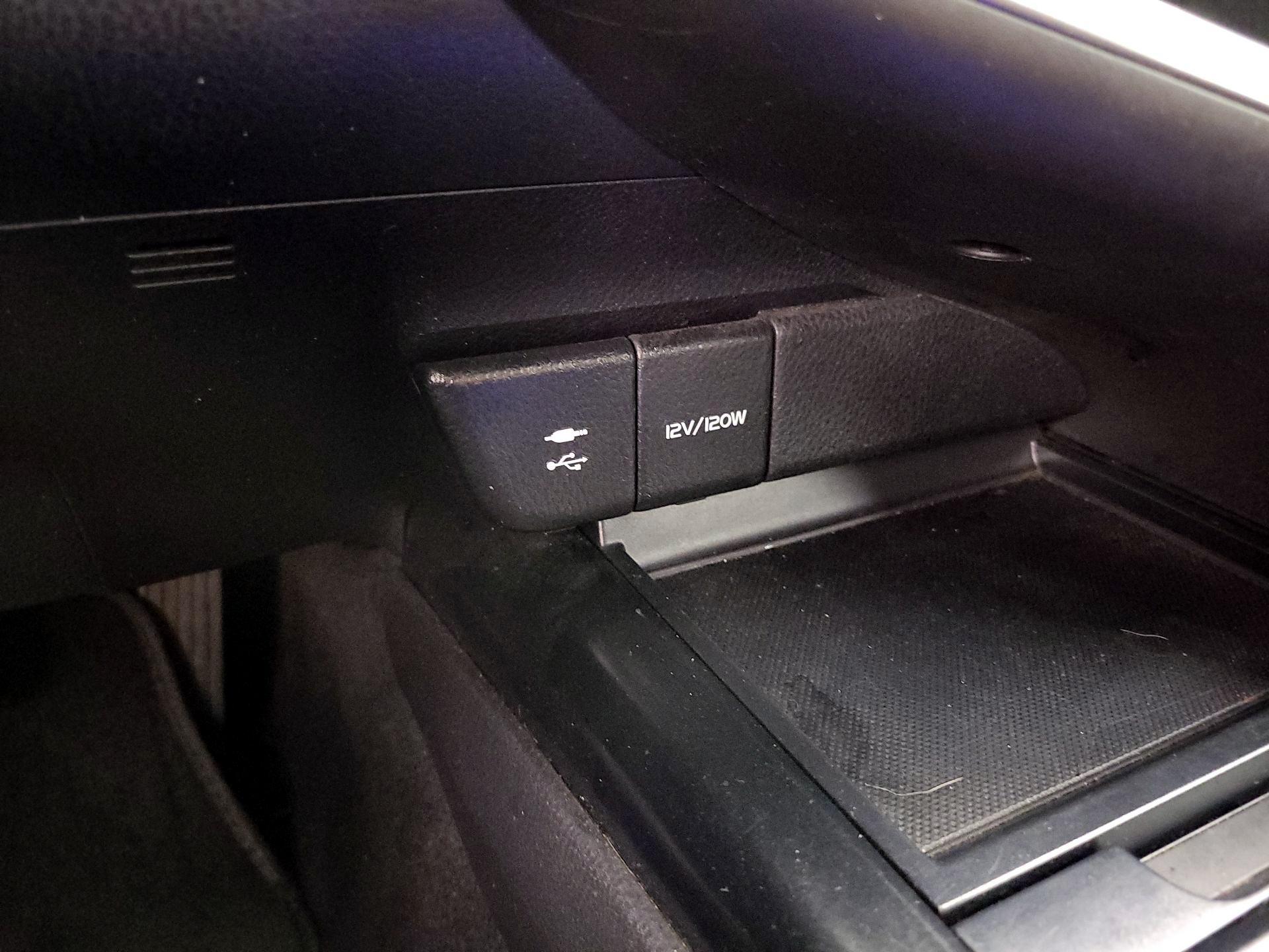 Thumbnail: 2019 Toyota Camry - 18