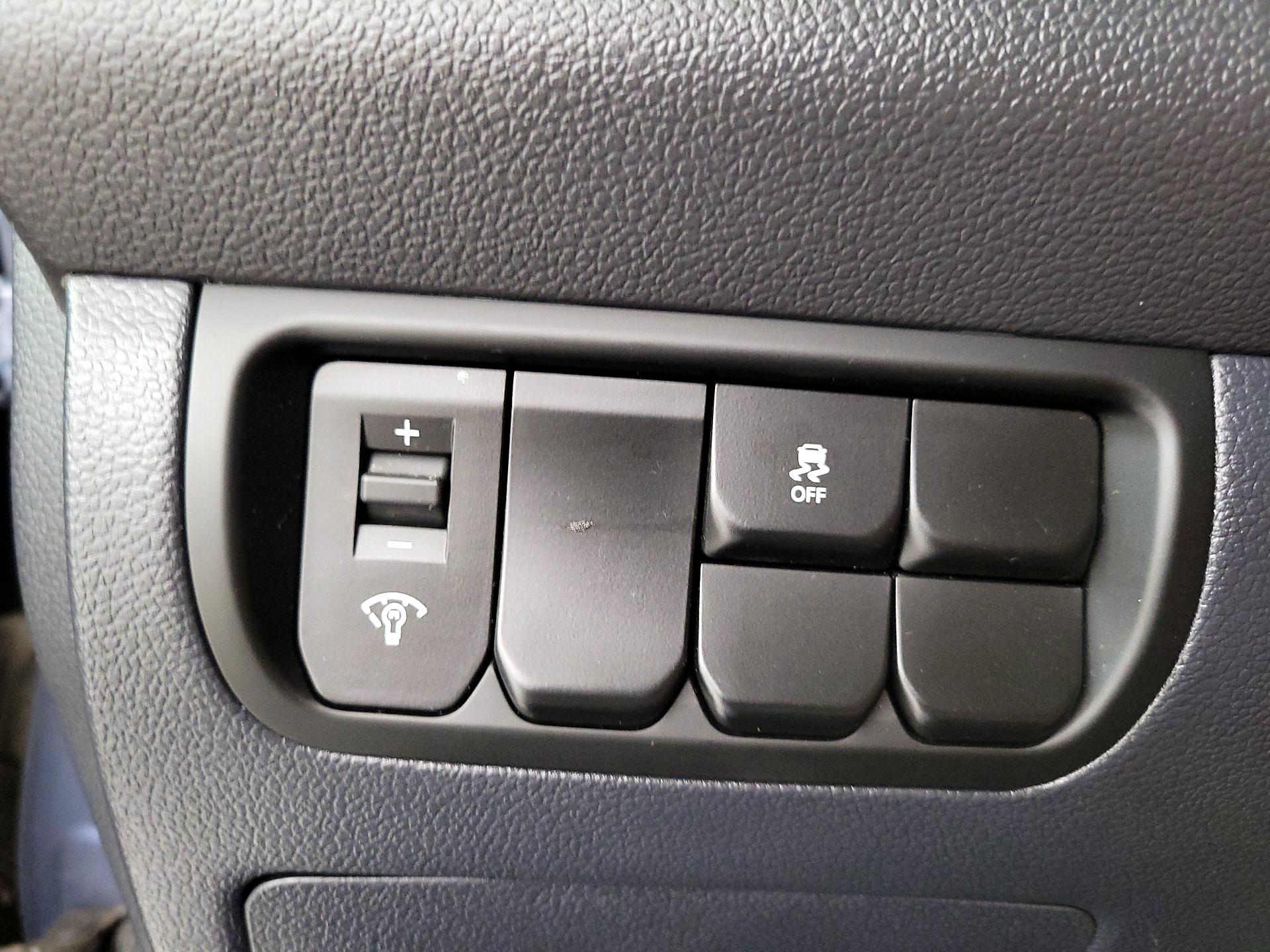 Thumbnail: 2016 Kia Rio - 13