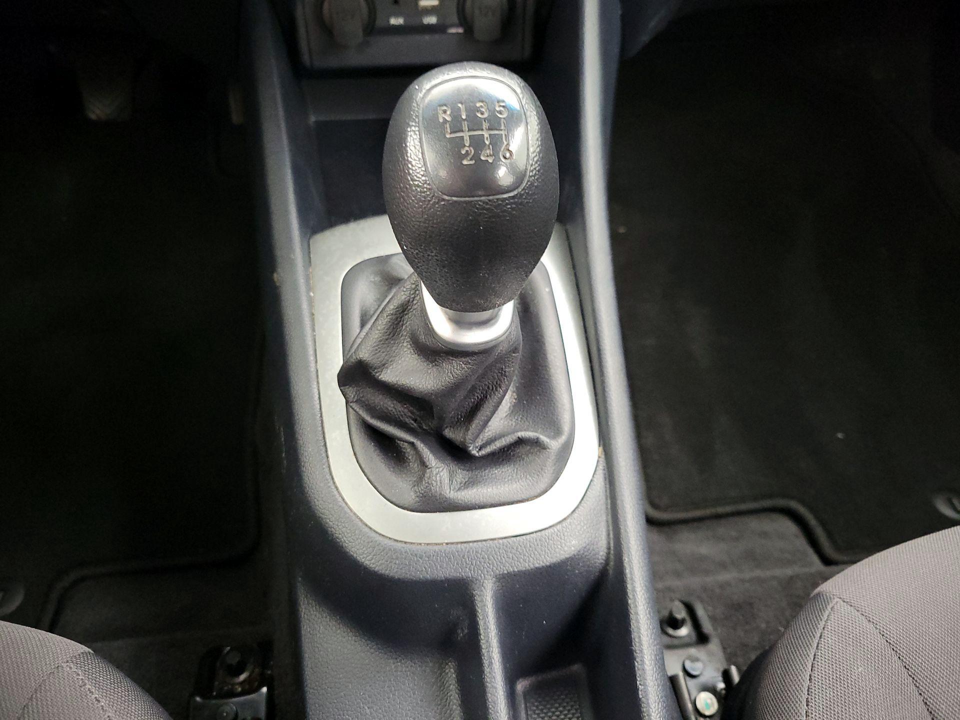 Thumbnail: 2016 Kia Rio - 16