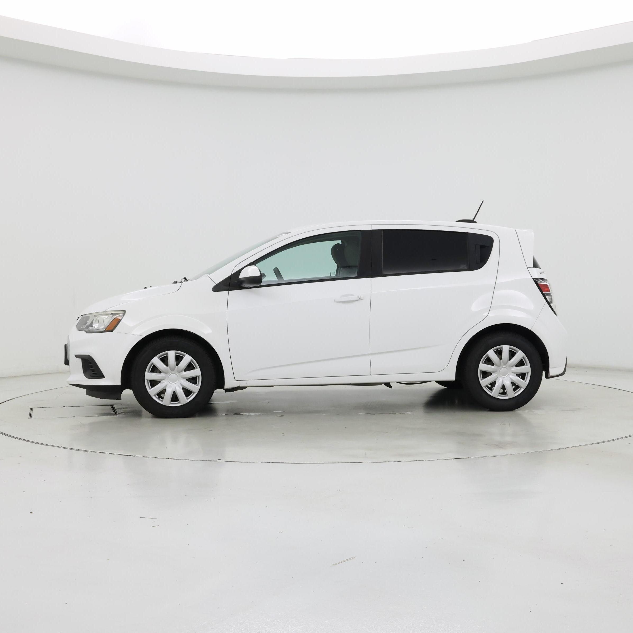 Thumbnail: 2017 Chevrolet Sonic - 3