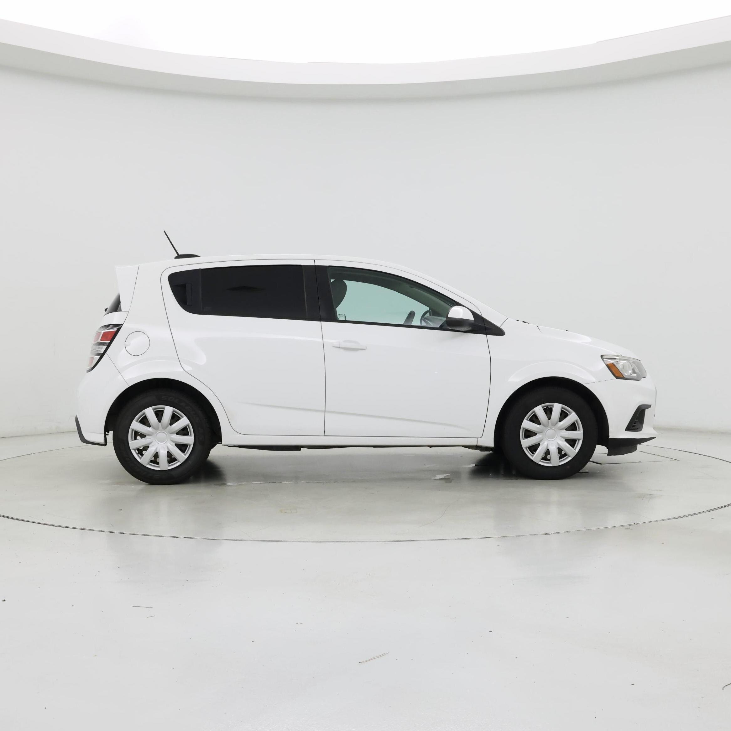 Thumbnail: 2017 Chevrolet Sonic - 7