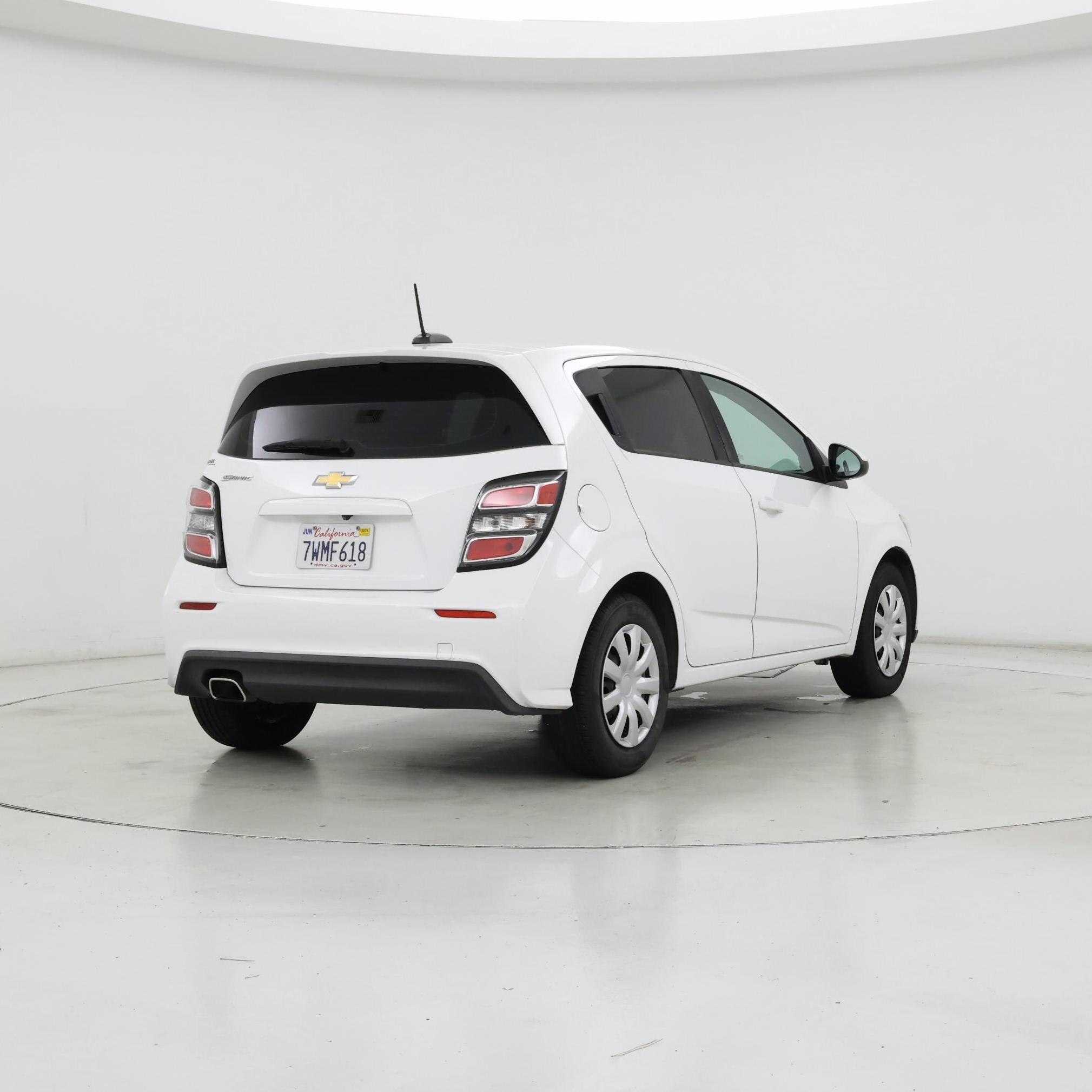 Thumbnail: 2017 Chevrolet Sonic - 8