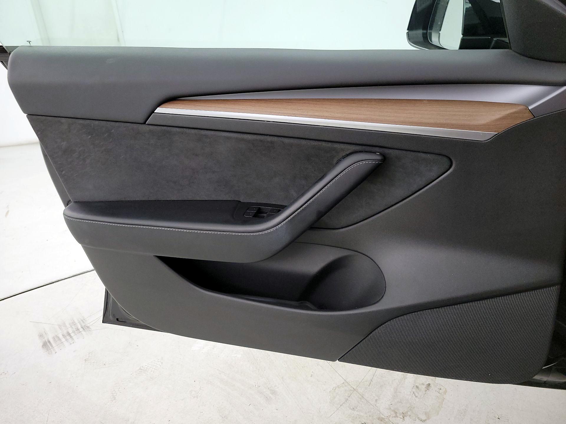 Thumbnail: 2022 Tesla Model 3 - 12