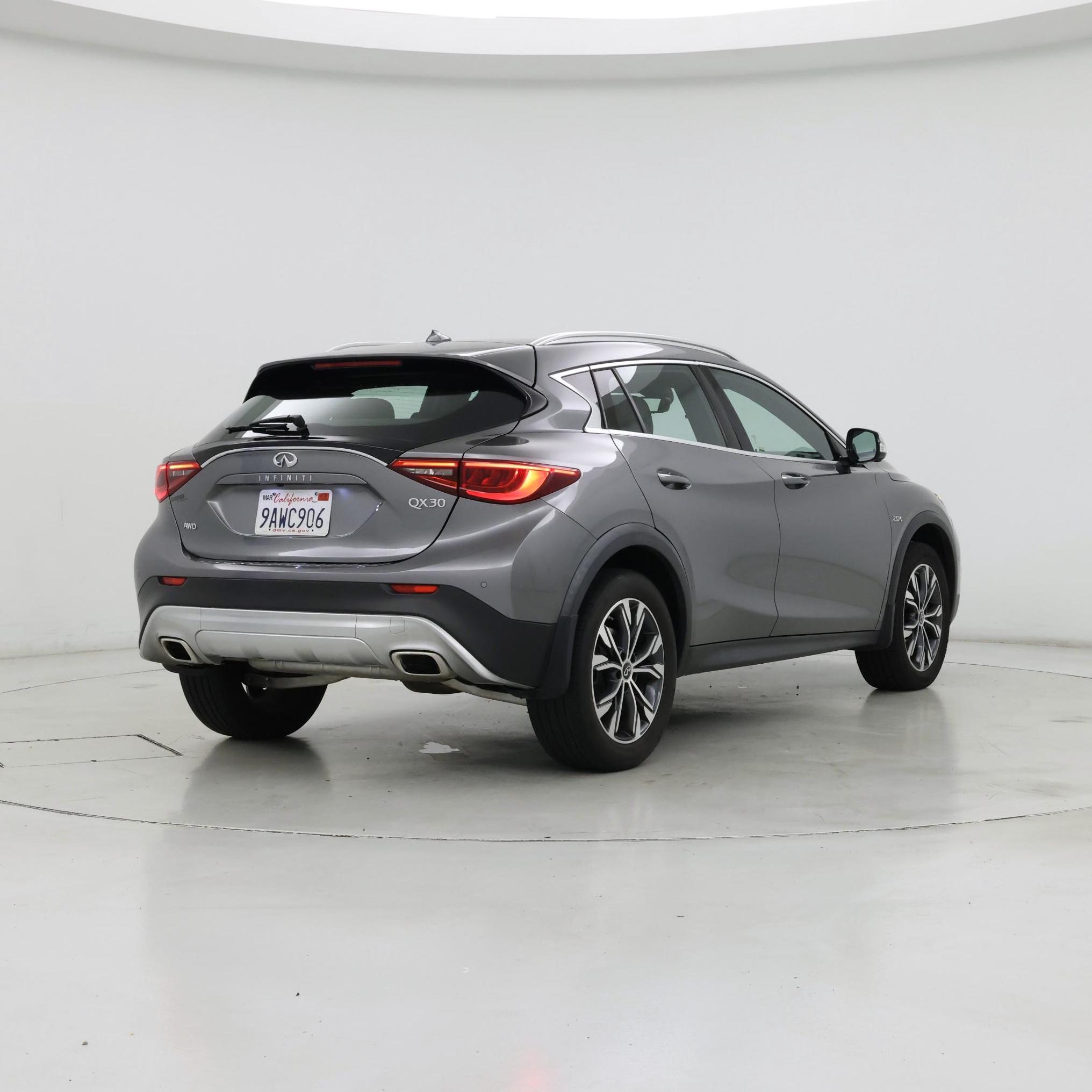 Thumbnail: 2018 INFINITI QX30 - 8