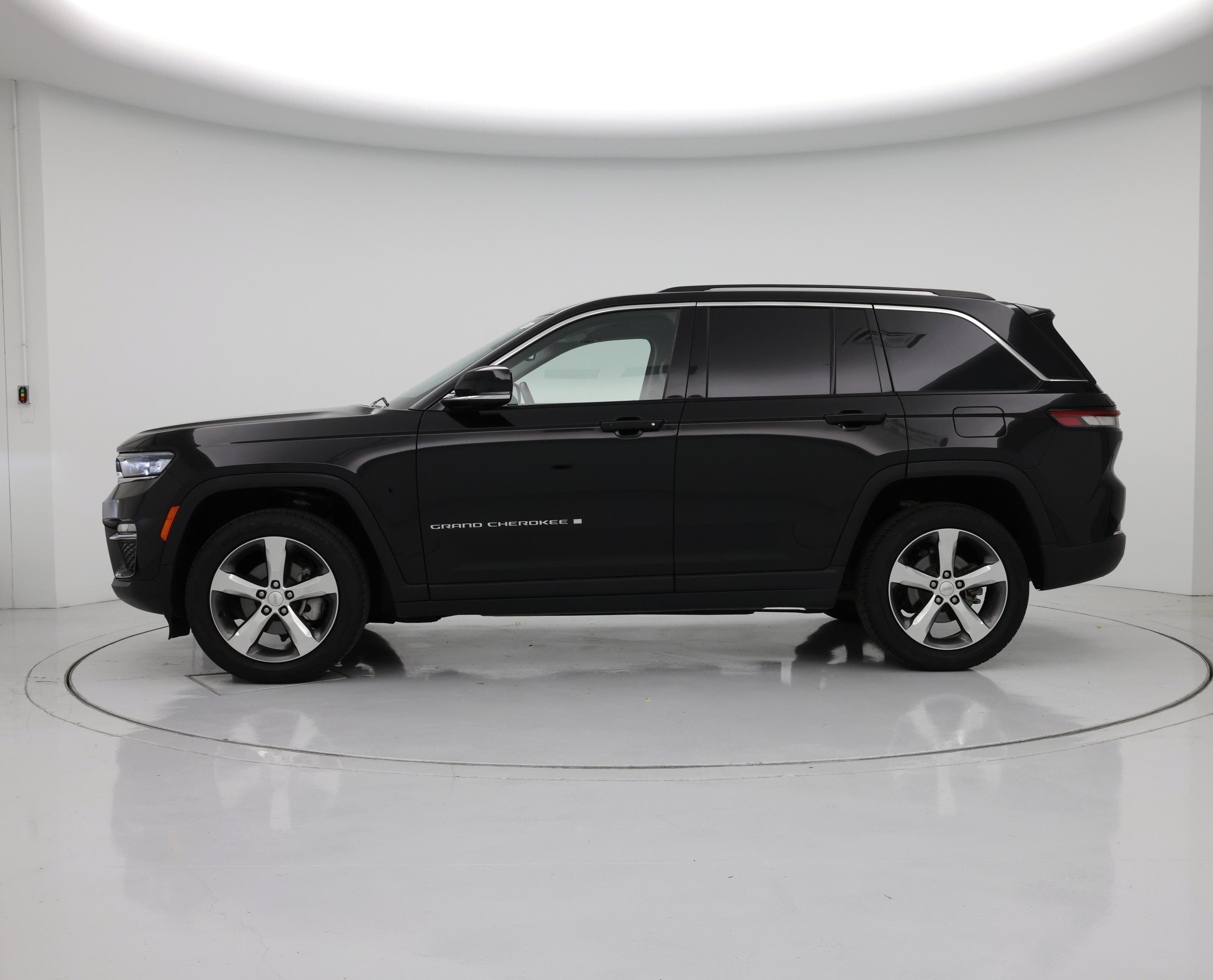 Thumbnail: 2022 Jeep Grand Cherokee - 3