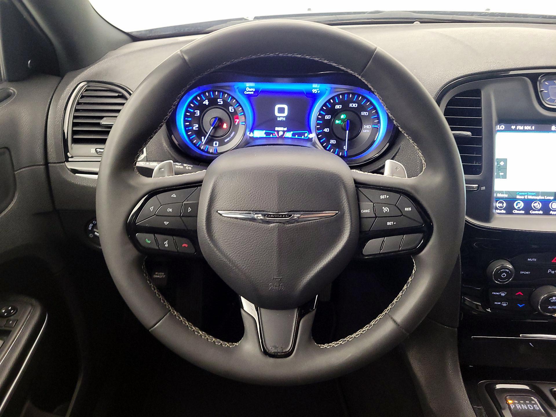 Thumbnail: 2022 Chrysler 300 - 10